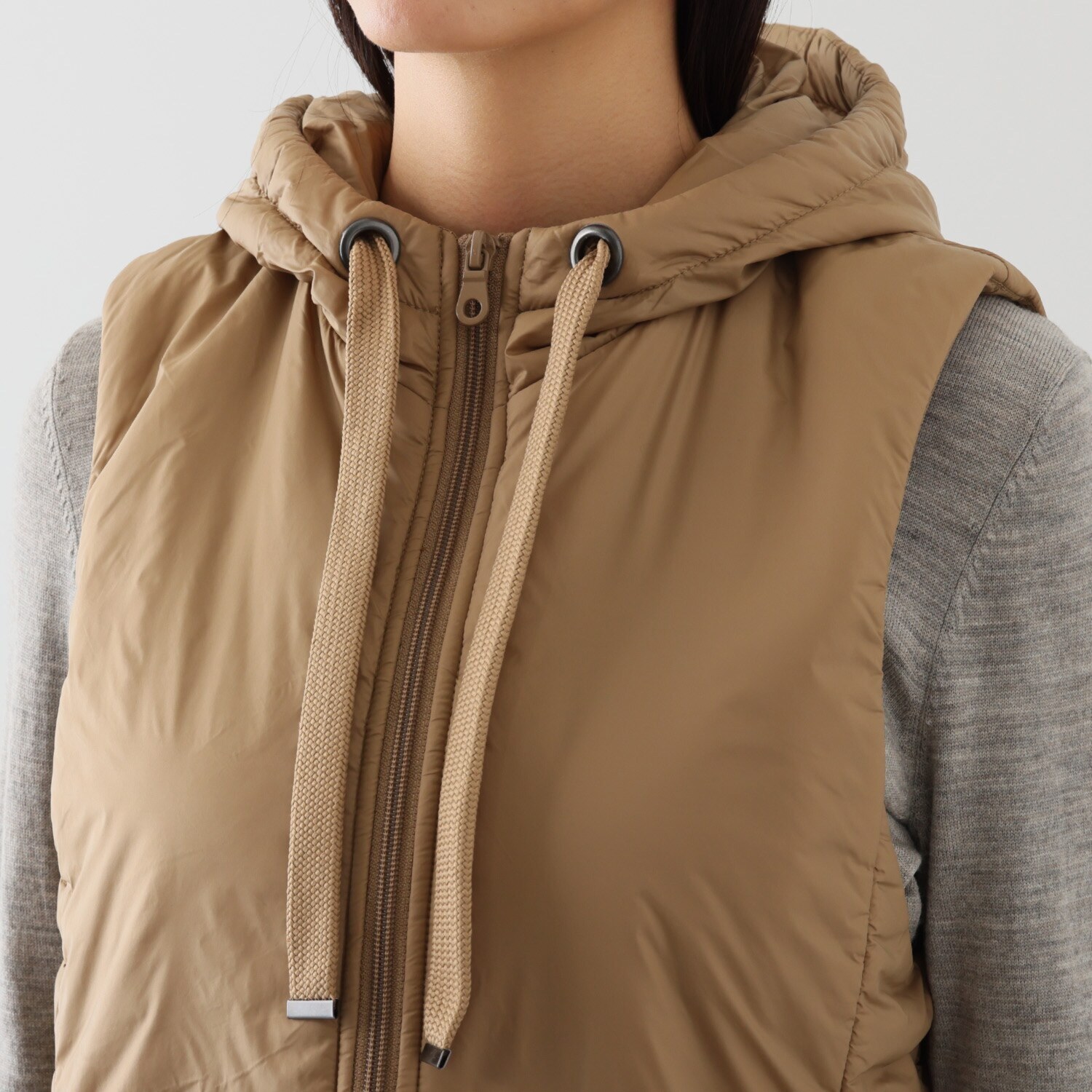 エムズ　スタイル シルキーナイロンタフタ すっきり見せる 中綿ロングベスト