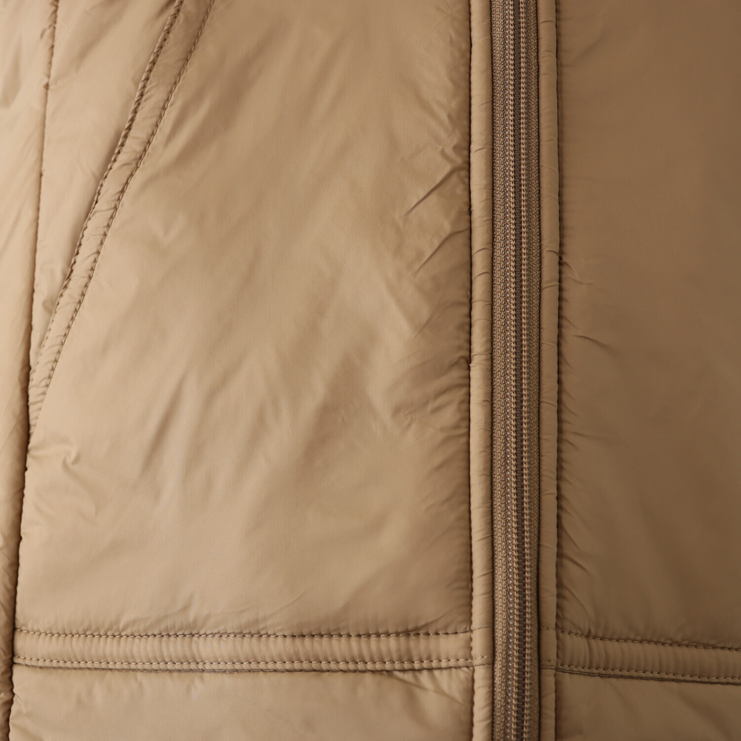 エムズ　スタイル シルキーナイロンタフタ すっきり見せる 中綿ロングベスト