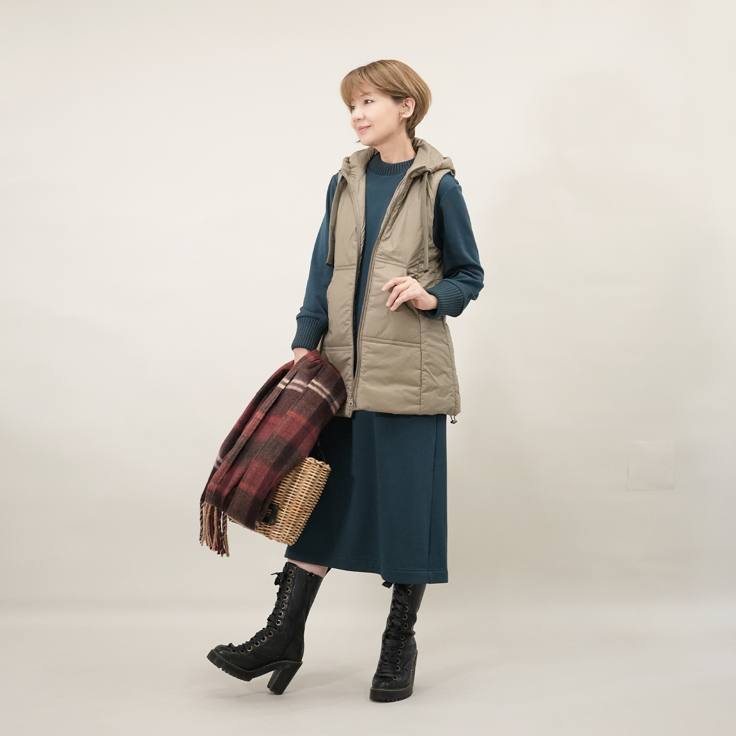 エムズ　スタイル シルキーナイロンタフタ すっきり見せる 中綿ロングベスト