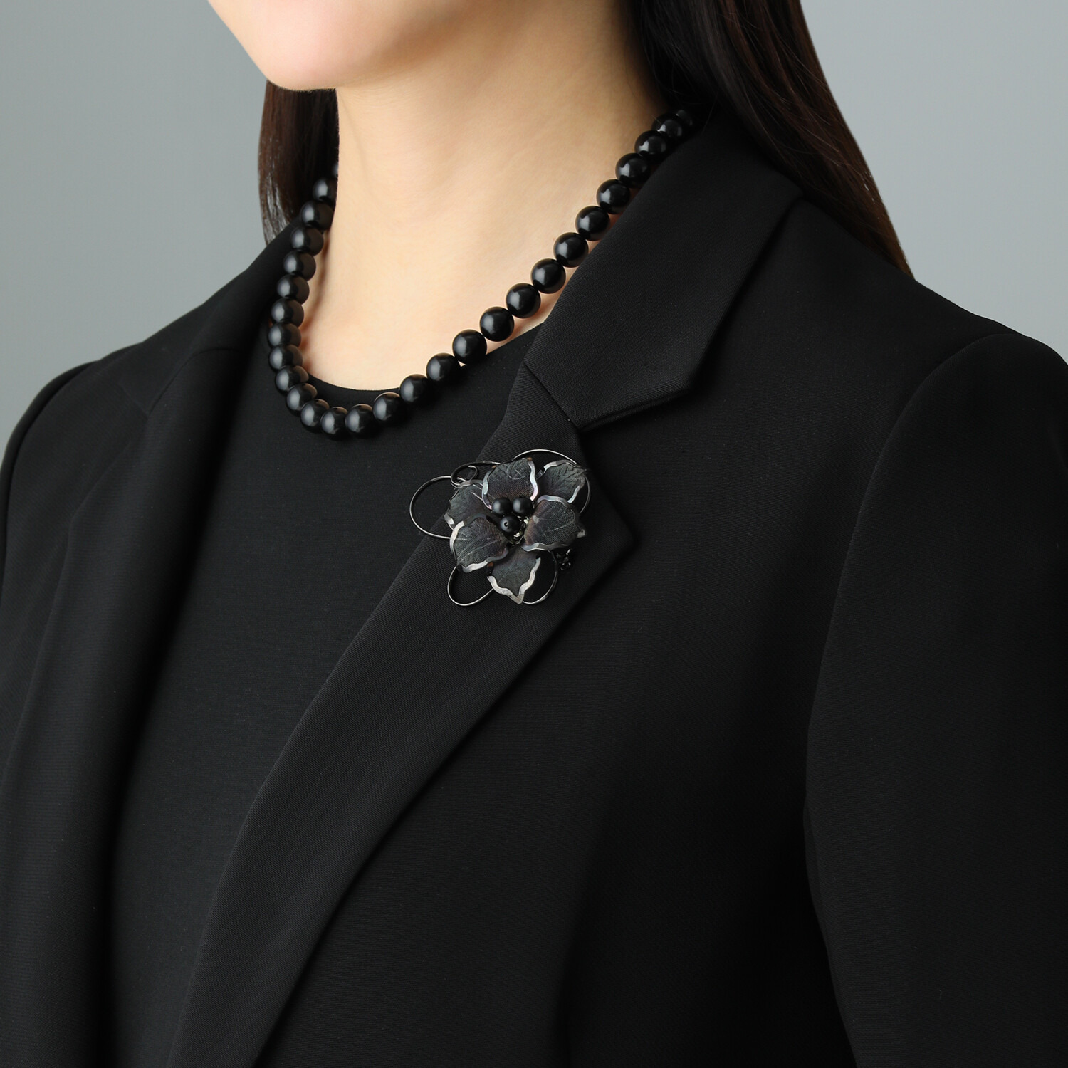 バイネイチャーサイレンス ジェット 丸玉 ボタニカルブローチ