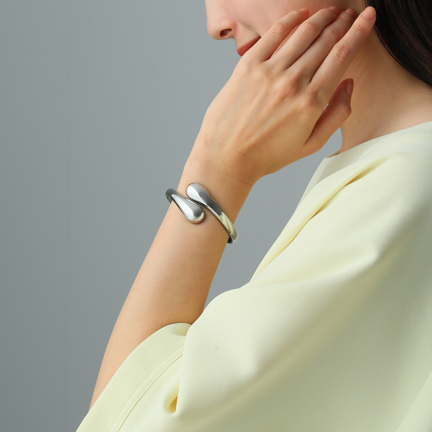 ステロ ステンレス エンブレイスデザイン バングル