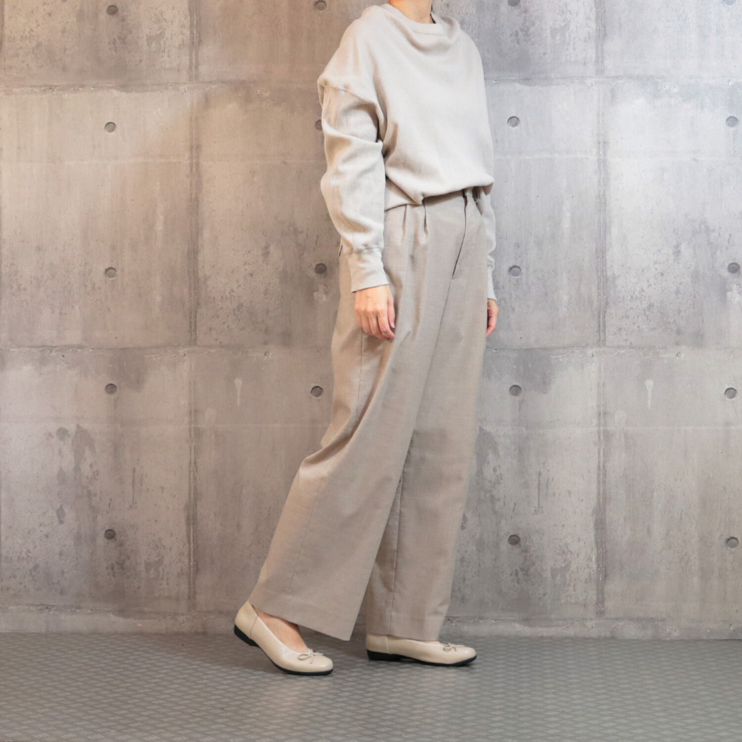 アルファキュービック 靴のマエストロ監修 軽量　ゆったり ストレッチリボンパンプス