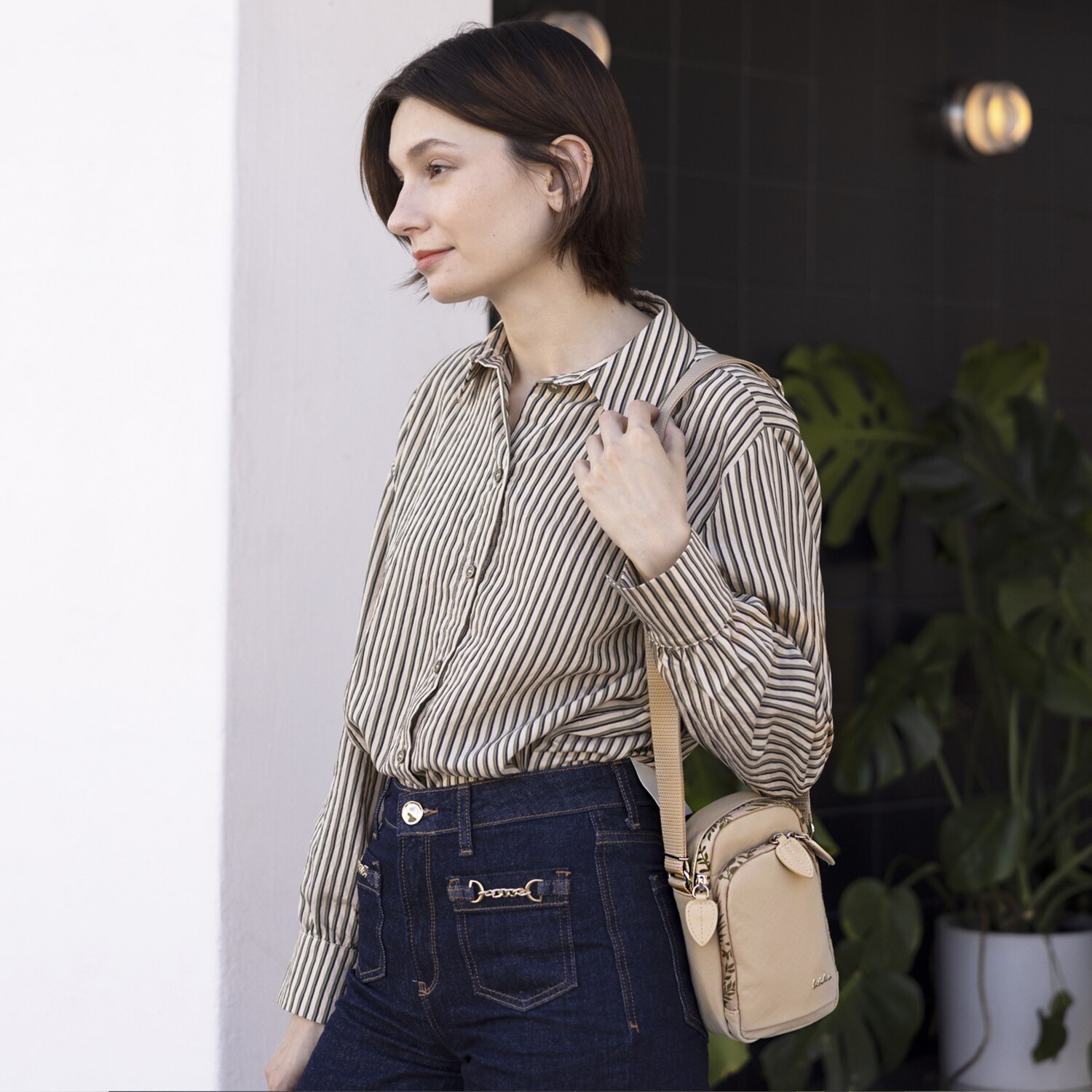 ビサイユ ２０周年アニバーサリー はっ水 “ボタニカーラ” どこでも一緒 スマホポシェット