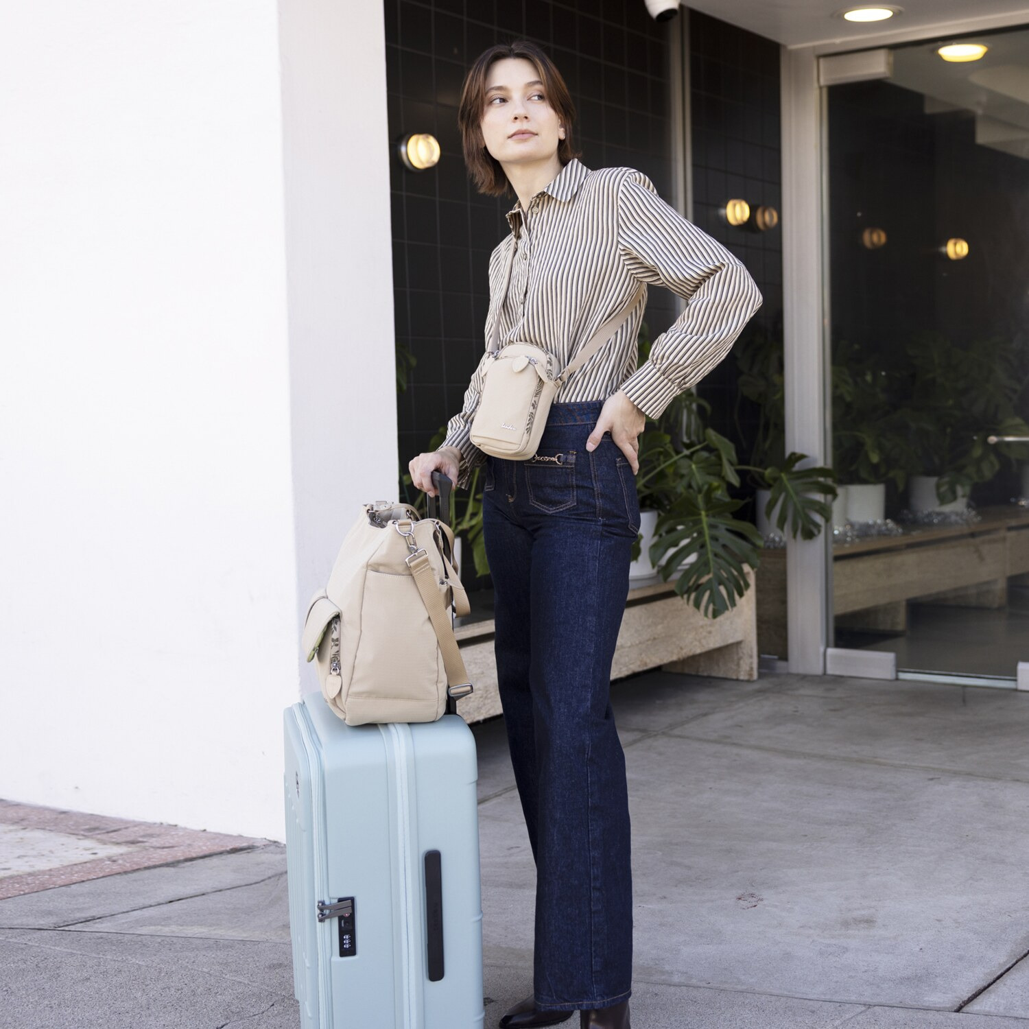 ビサイユ ２０周年アニバーサリー はっ水 “ボタニカーラ” どこでも一緒 スマホポシェット