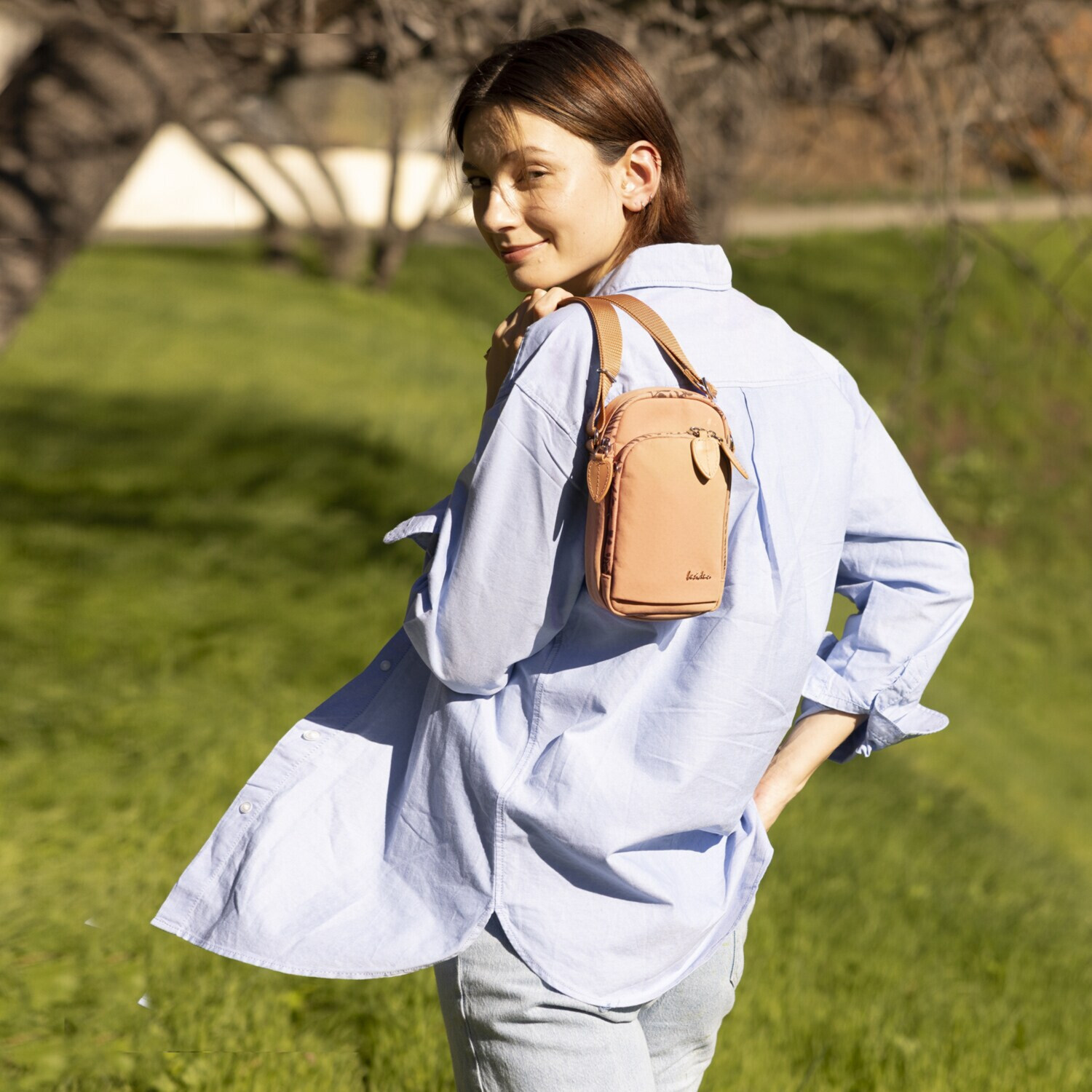 ビサイユ ２０周年アニバーサリー はっ水 “ボタニカーラ” どこでも一緒 スマホポシェット