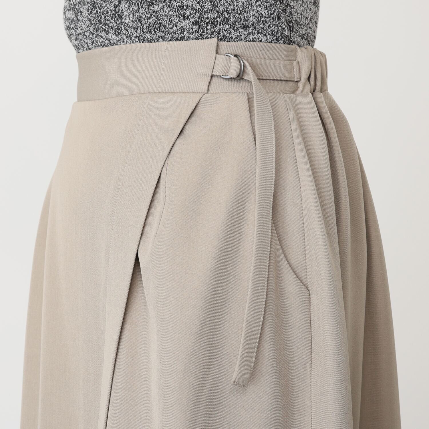 マチュート ポケットが主役 こなれラップ風スカート