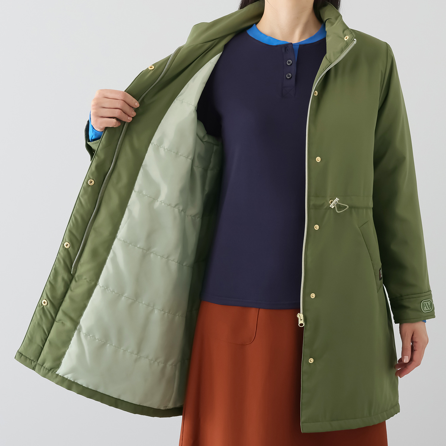 イクシーズ 裏地バイカラー 大人映え 華やぎコート