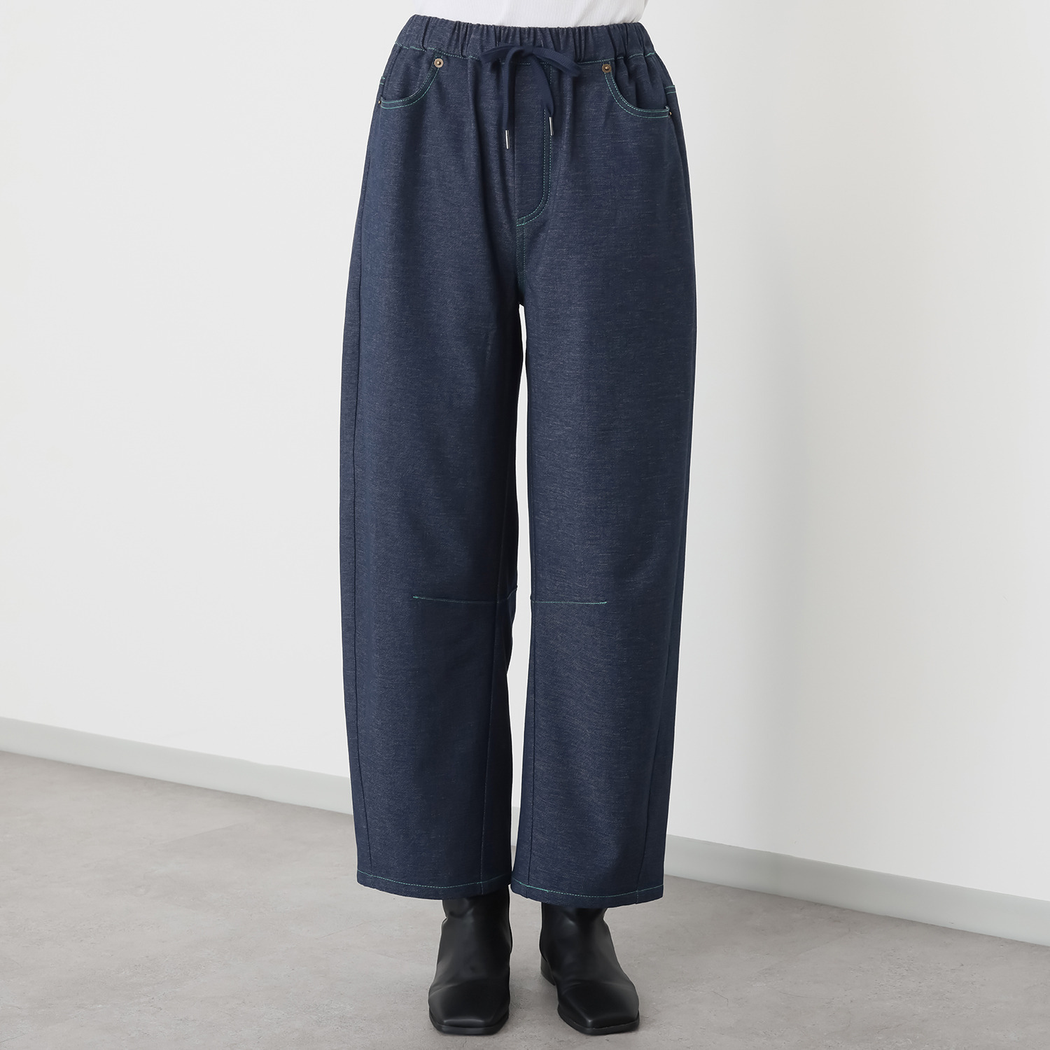 イクシーズ カラーステッチ カーヴィー デニムパンツ