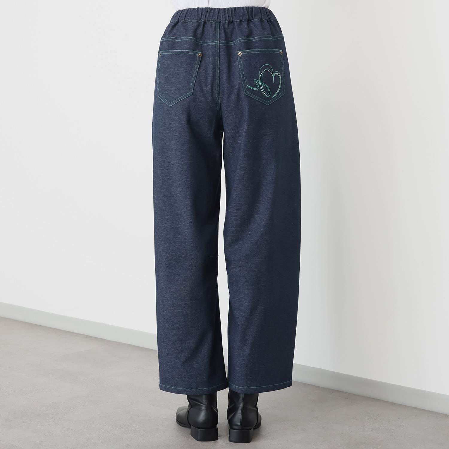 イクシーズ カラーステッチ カーヴィー デニムパンツ