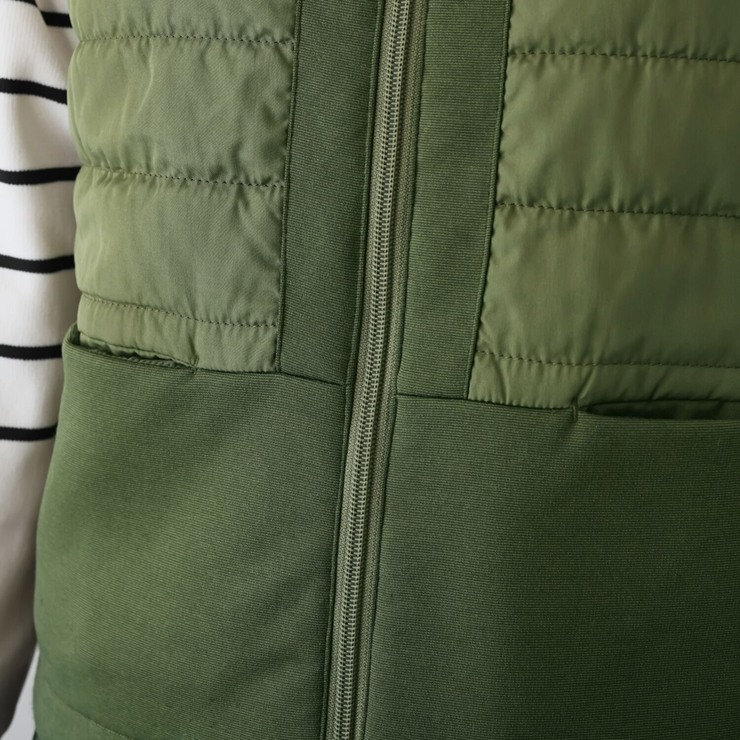 イクシーズ 異素材ミックス ドッキングベスト