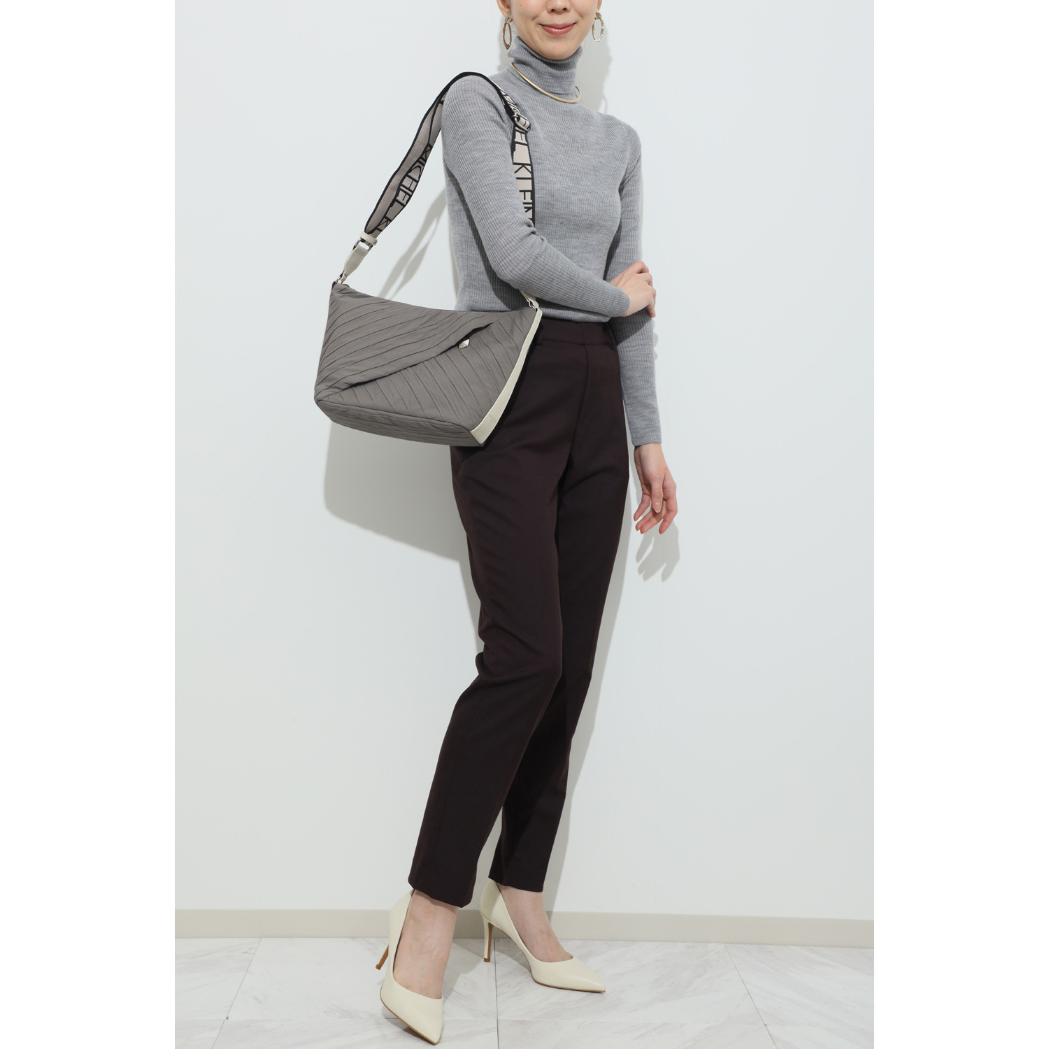 ミッシェル　クラン はっ水・軽量 シワプリーツ ショルダーバッグ