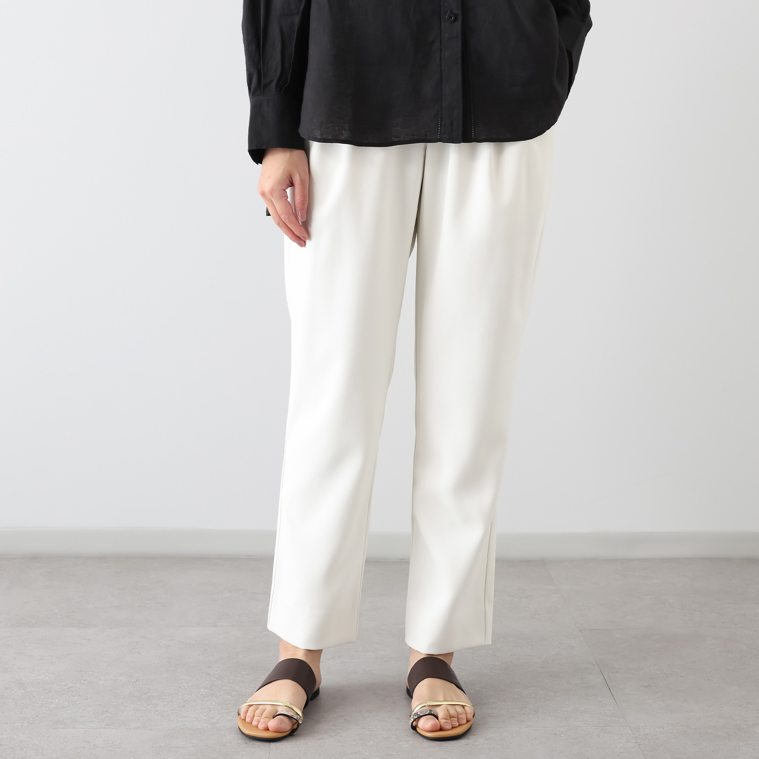 ウタオ 多機能 ストレッチ素材使用 テーパードパンツ