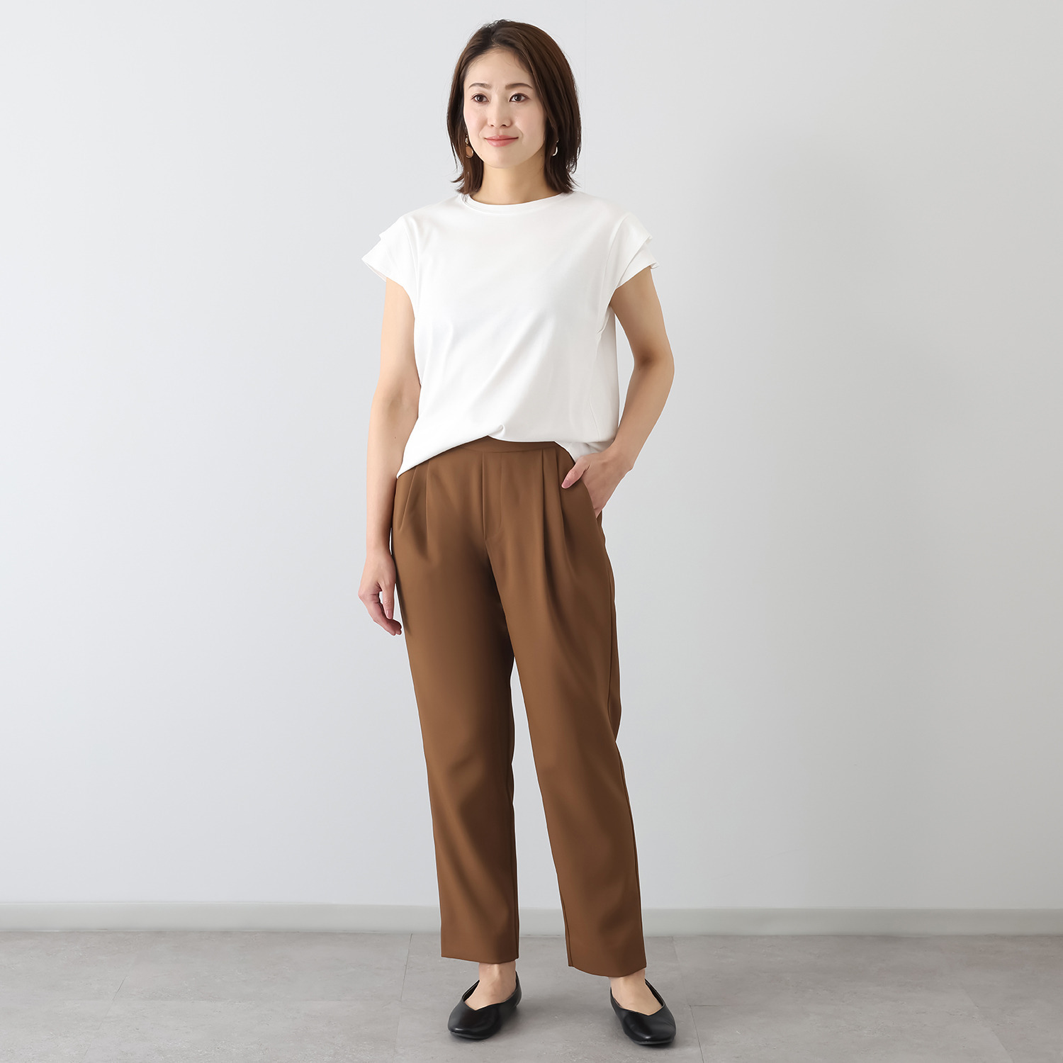 ウタオ 多機能 ストレッチ素材使用 テーパードパンツ