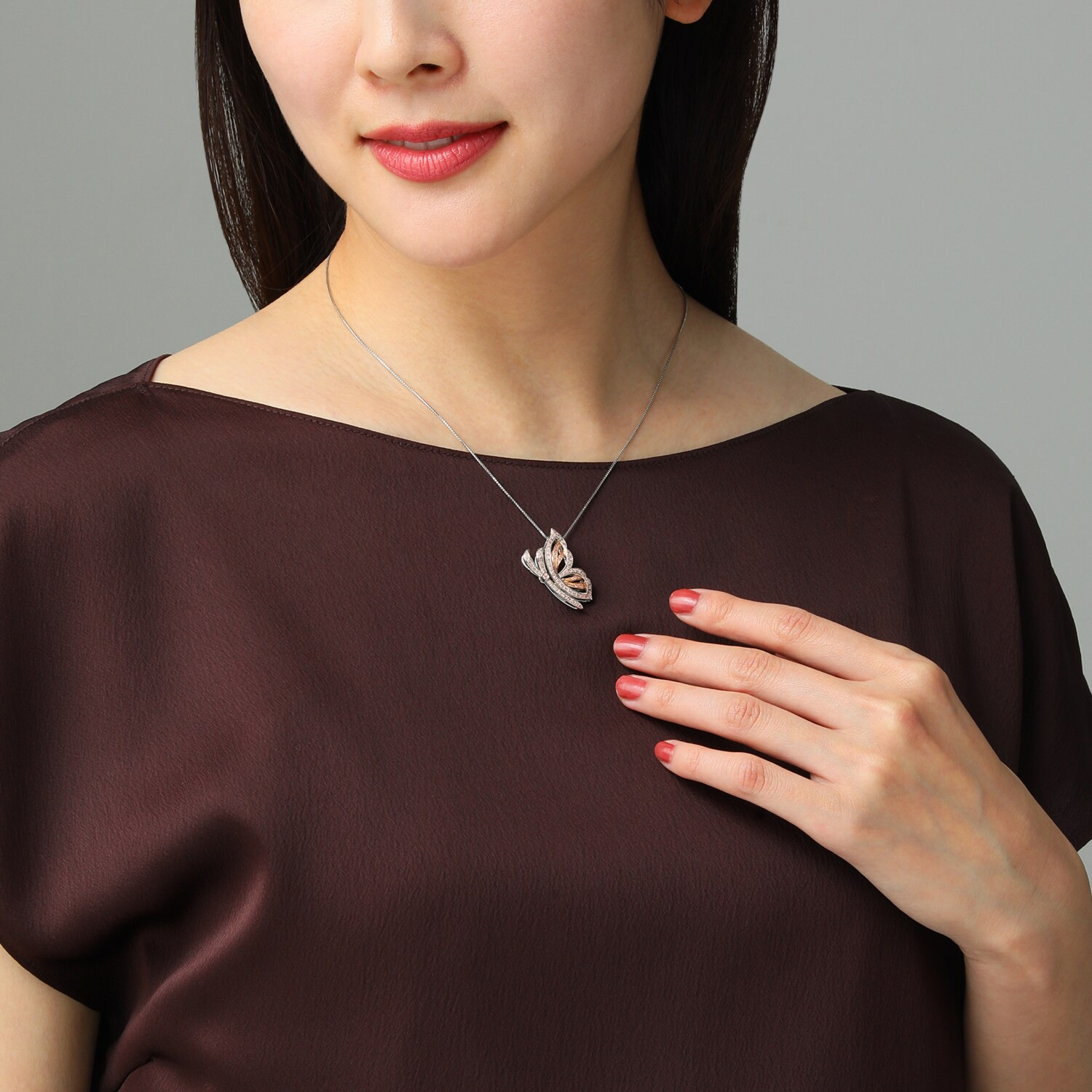 ラビオス プラチナ９００＆８５０ ０．３８カラット ファンシー ピンクダイヤモンド バタフライモティーフ ペンダント＜鑑別書付＞