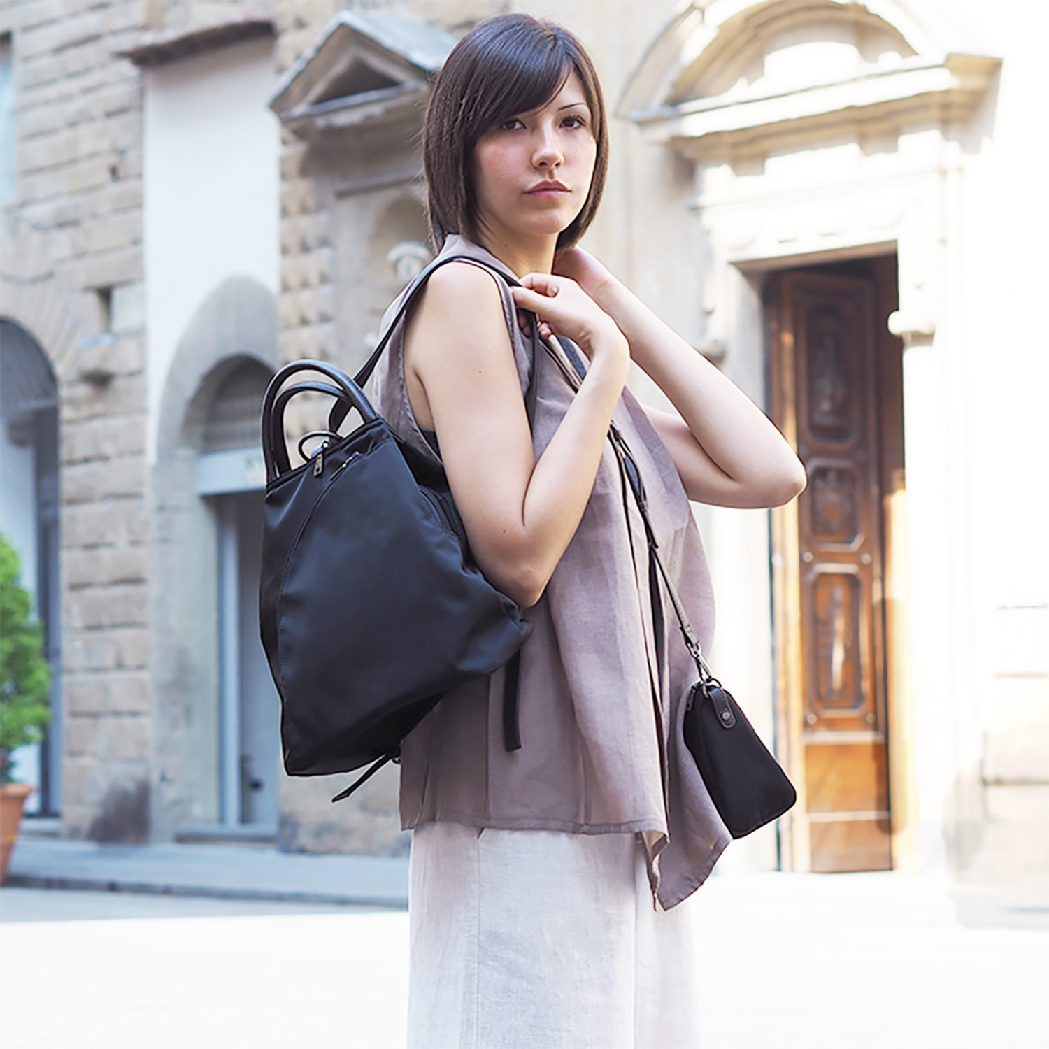 グッシオイタリー はっ水 こだわり素材 ６ポケット ３ウェイリュック ＜ショルダーバッグ、 　カードケース付＞