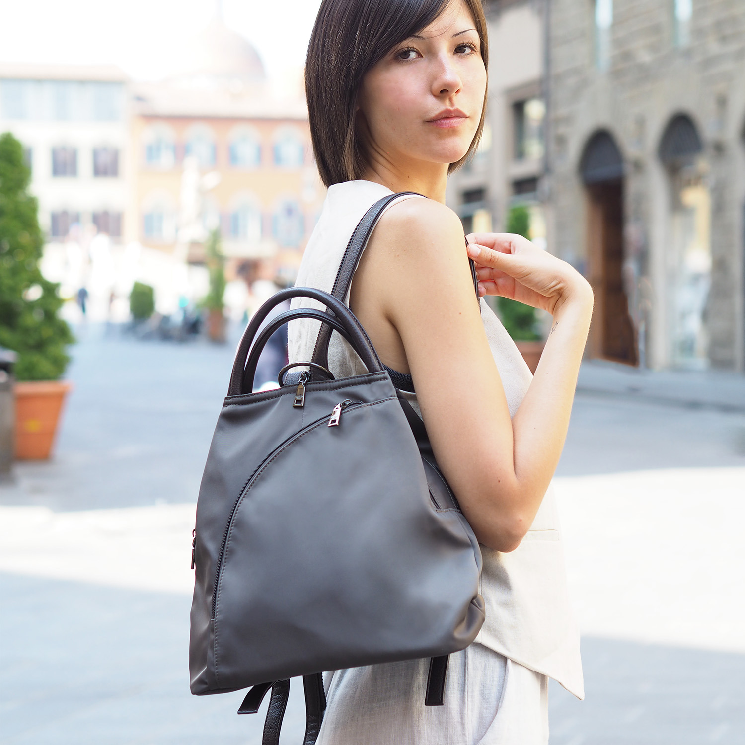 グッシオイタリー はっ水 こだわり素材 ６ポケット ３ウェイリュック ＜ショルダーバッグ、 　カードケース付＞