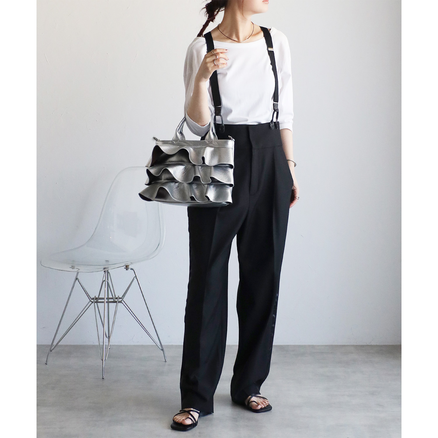 グッシオイタリー はっ水　レザータッチ ２ウェイフリル ミニショルダーバッグ ＜ラメポーチ付＞