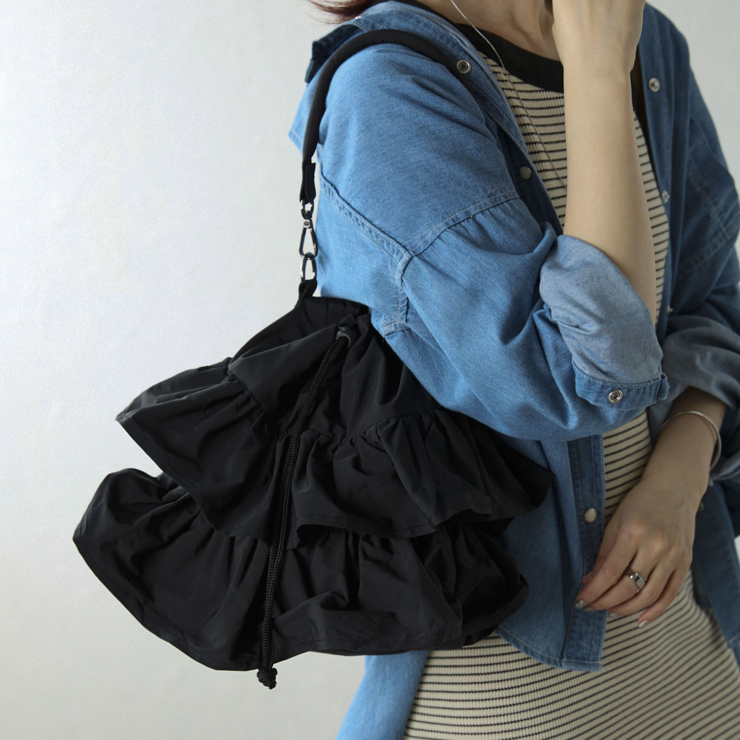 グッシオイタリー ２ウェイフリル巾着 ミニショルダーバッグ ＜星形チャーム付＞