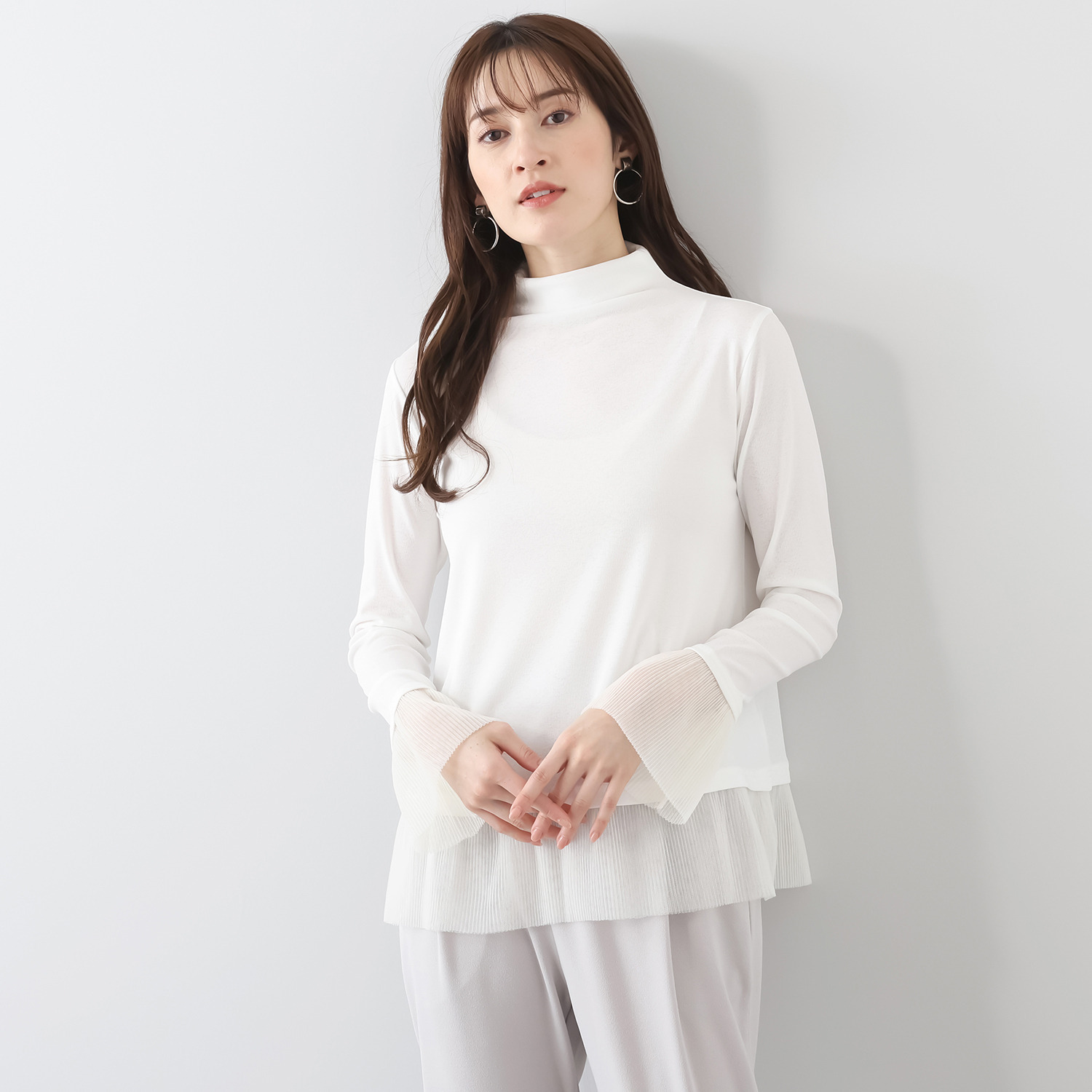 フーア ちら見せプリーツチュール ボトルネックプルオーバー