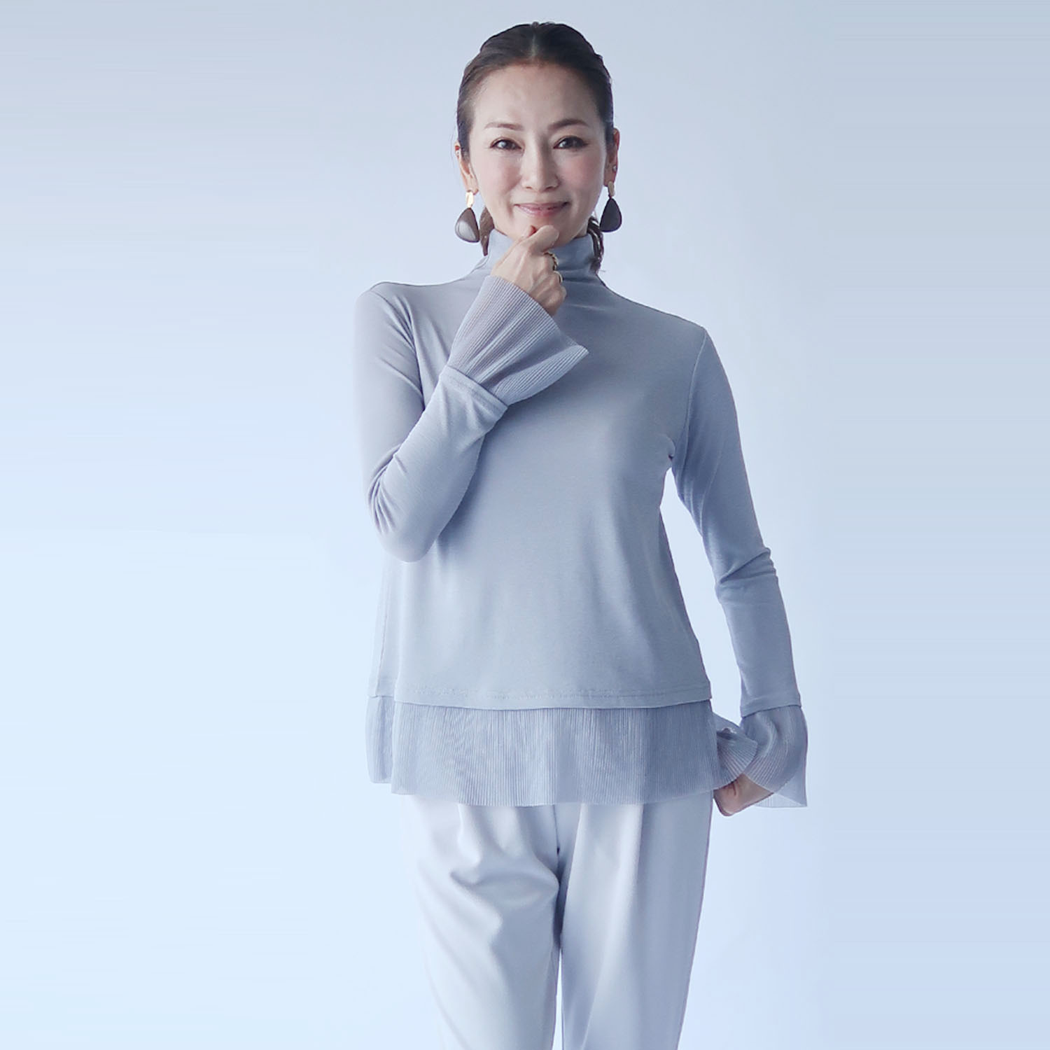 フーア ちら見せプリーツチュール ボトルネックプルオーバー