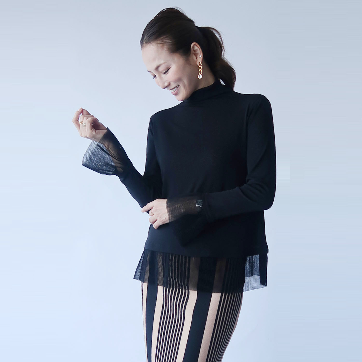 フーア ちら見せプリーツチュール ボトルネックプルオーバー