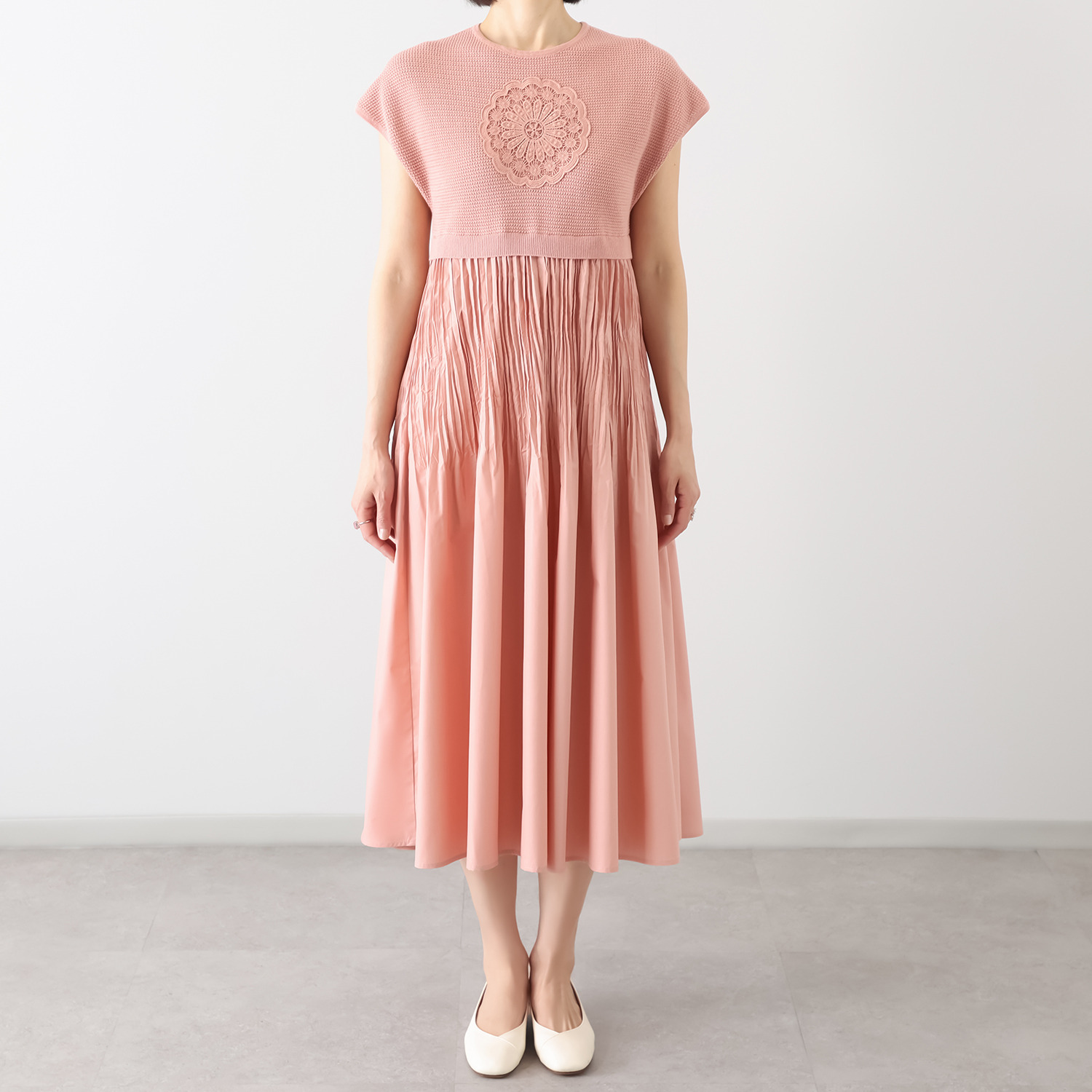 ユキコハナイ　シック ニット＆プリーツコンビ 花モティーフワンピース