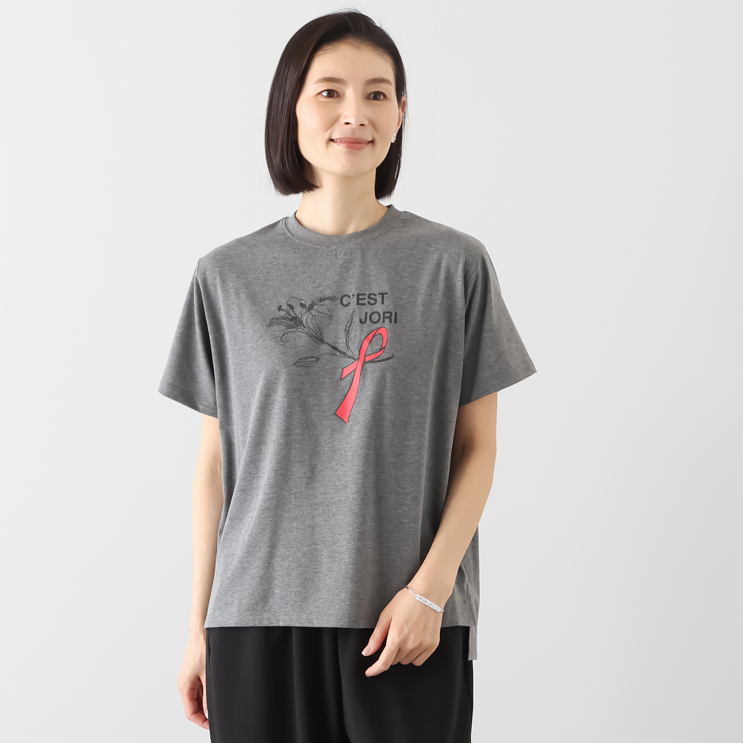 ユキコハナイ　シック ユリモティーフ＆ Ｃ’ＥＳＴ　ＪＯＲＩ プリントＴシャツ