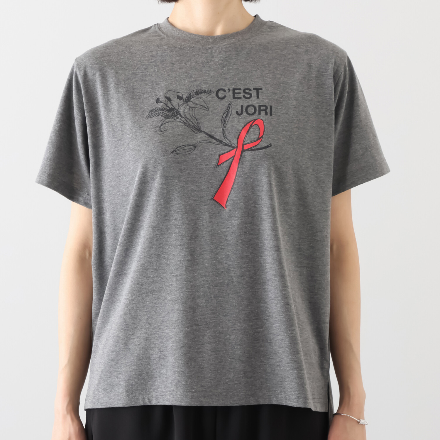 ユキコハナイ　シック ユリモティーフ＆ Ｃ’ＥＳＴ　ＪＯＲＩ プリントＴシャツ