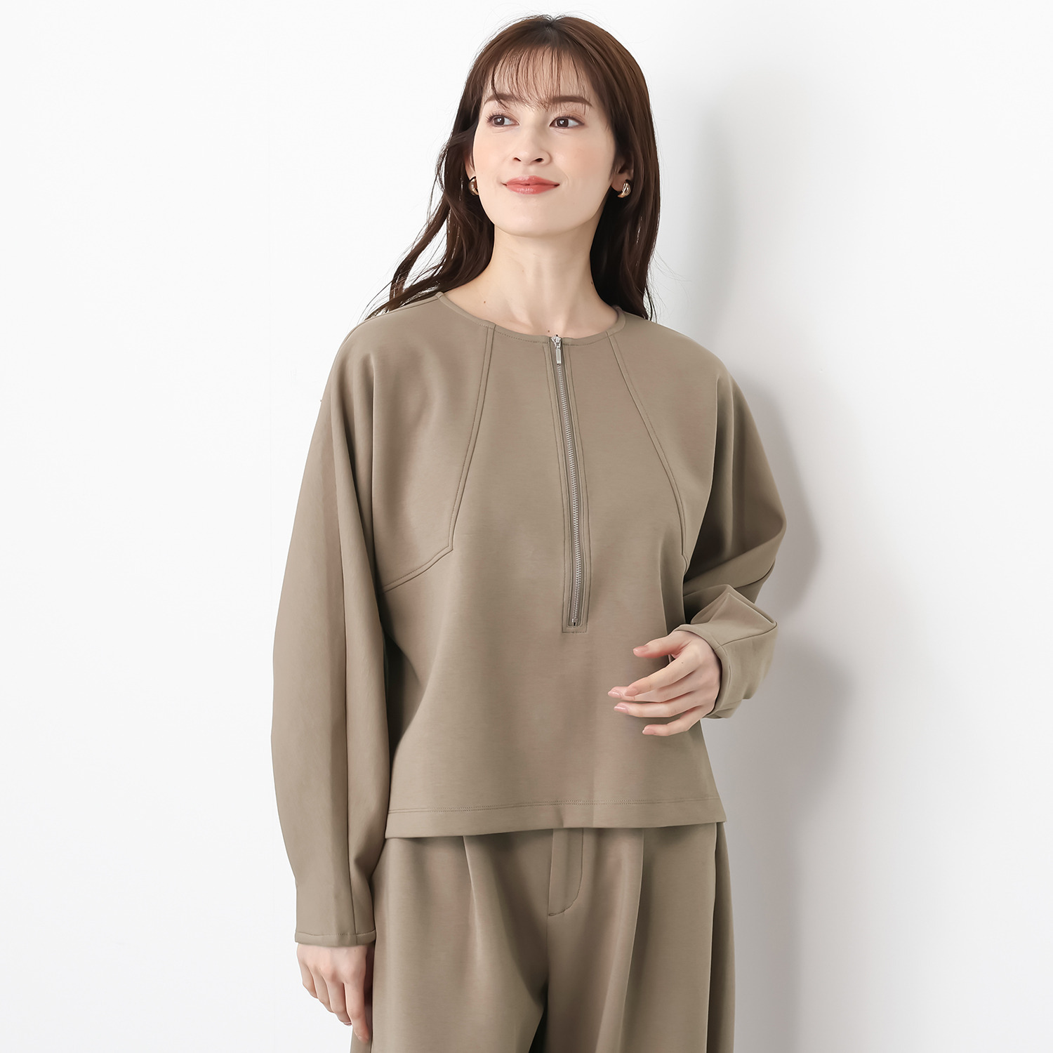 アキ　オザワ イージースタイリングで 美フォルムが叶う プルオーバー “ＨＩＮＡ”