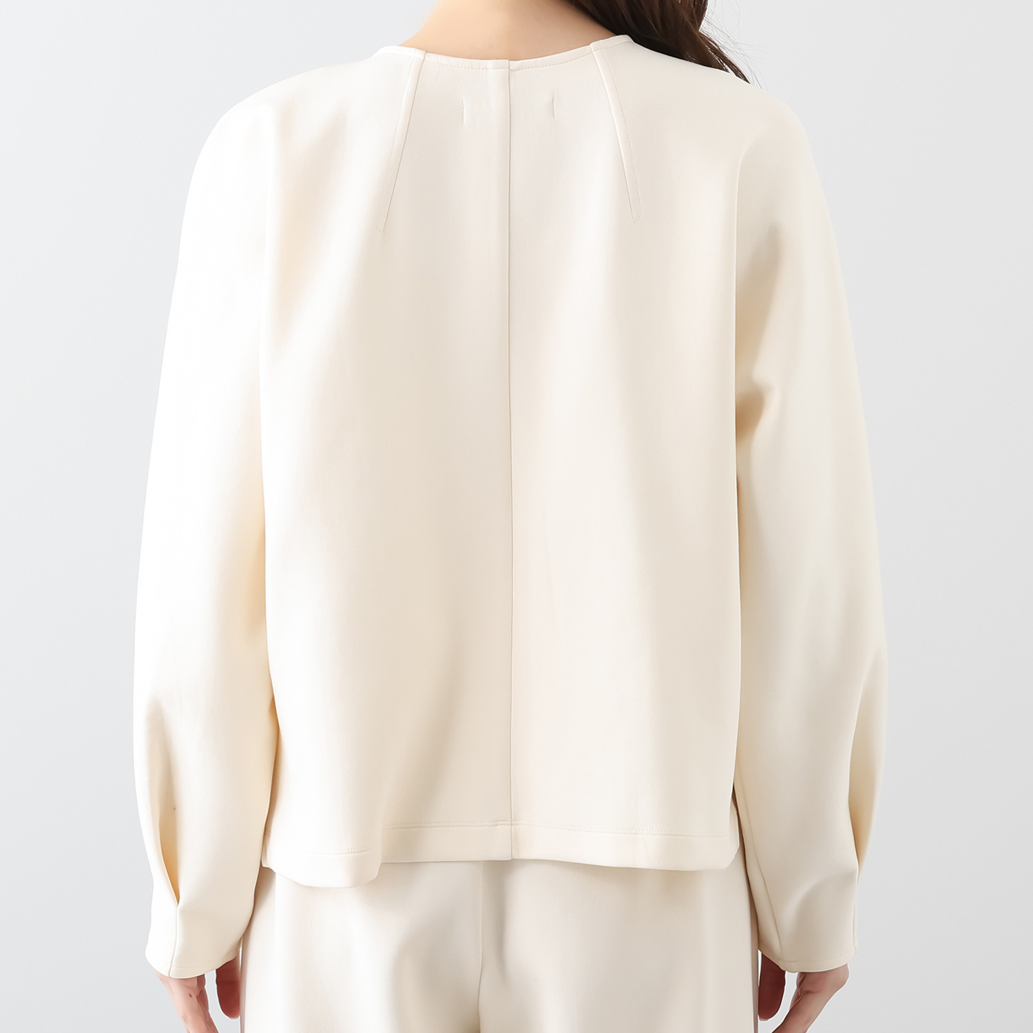 アキ　オザワ イージースタイリングで 美フォルムが叶う プルオーバー “ＨＩＮＡ”