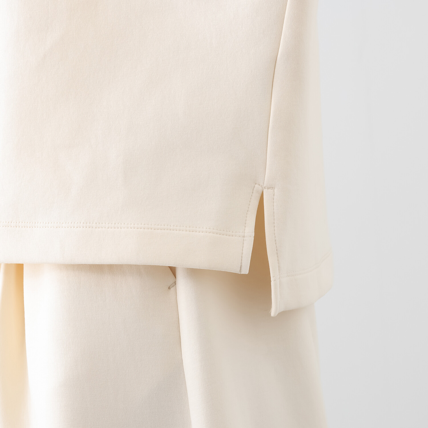 アキ　オザワ イージースタイリングで 美フォルムが叶う プルオーバー “ＨＩＮＡ”