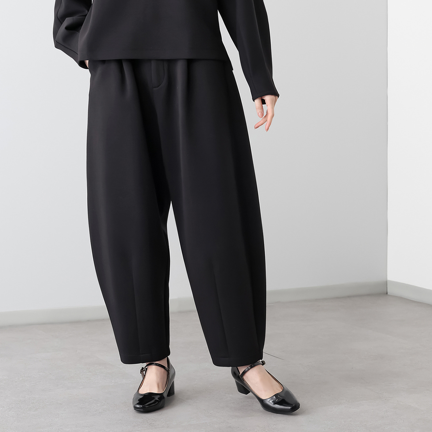 アキ　オザワ イージースタイリングで 魅せる 美フォルムパンツ “ＨＩＮＡ”