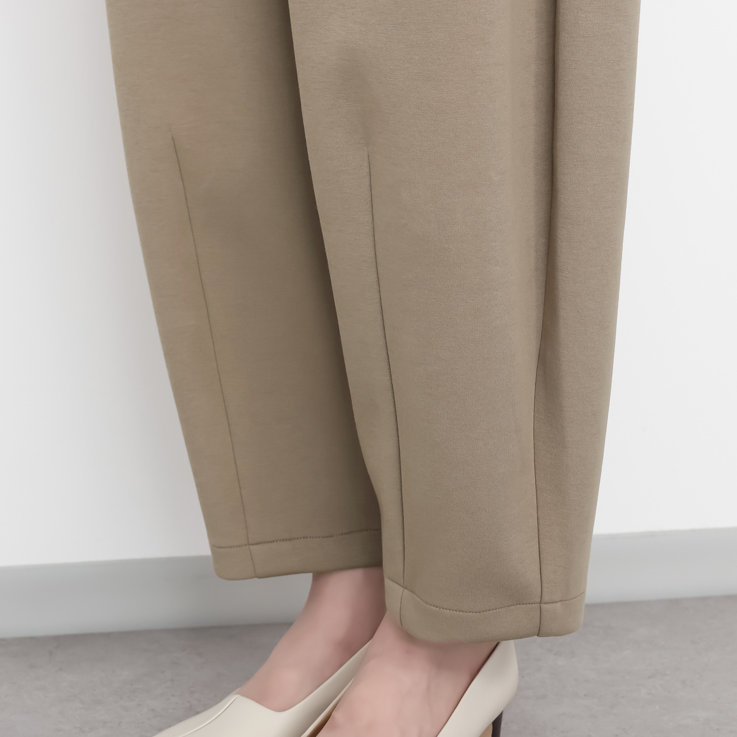 アキ　オザワ イージースタイリングで 魅せる 美フォルムパンツ “ＨＩＮＡ”