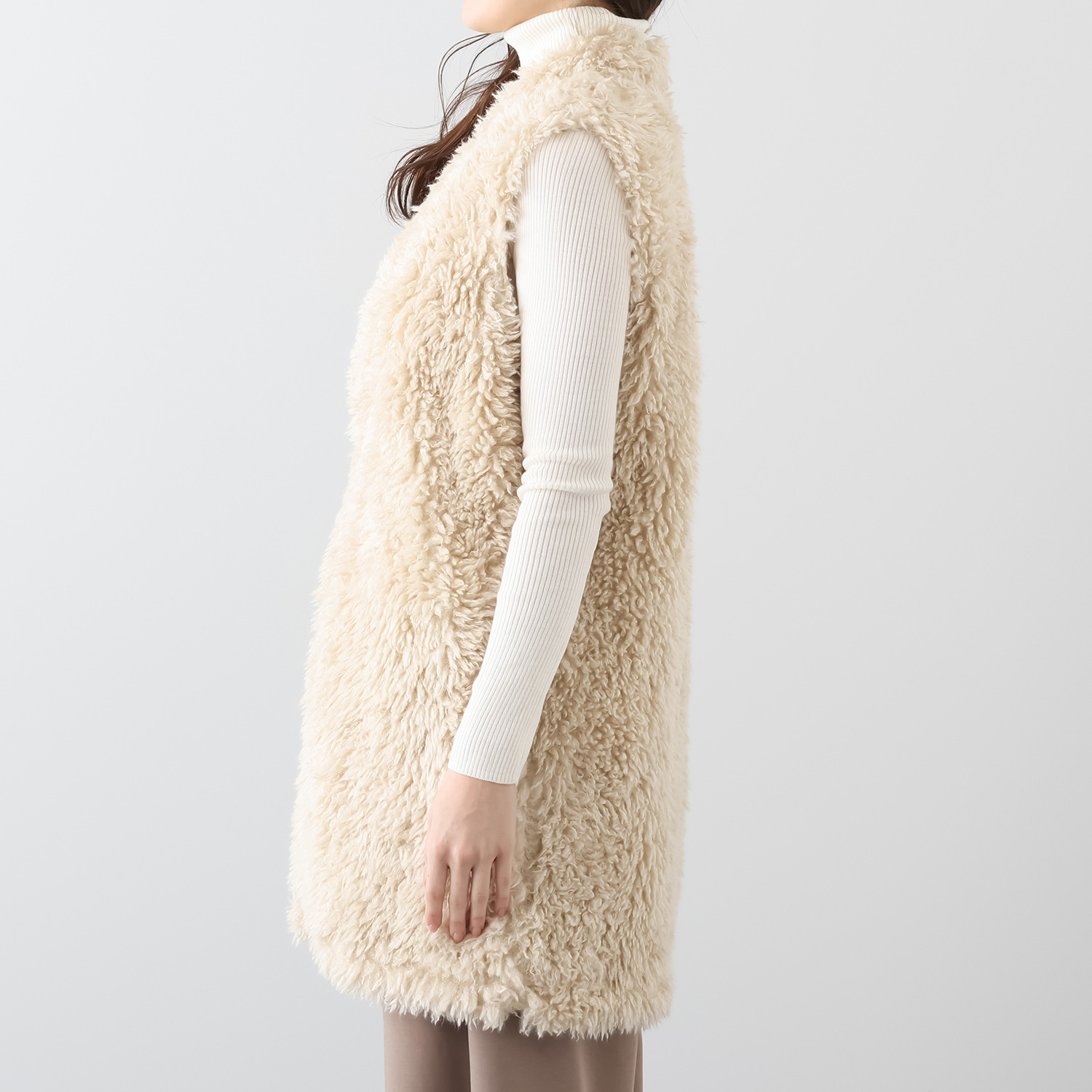 アキ　オザワ ふんわりソフトで ふんわりライト スタイリング華やぐ フィッティーベスト “ＳＥＴＯＫＡ”