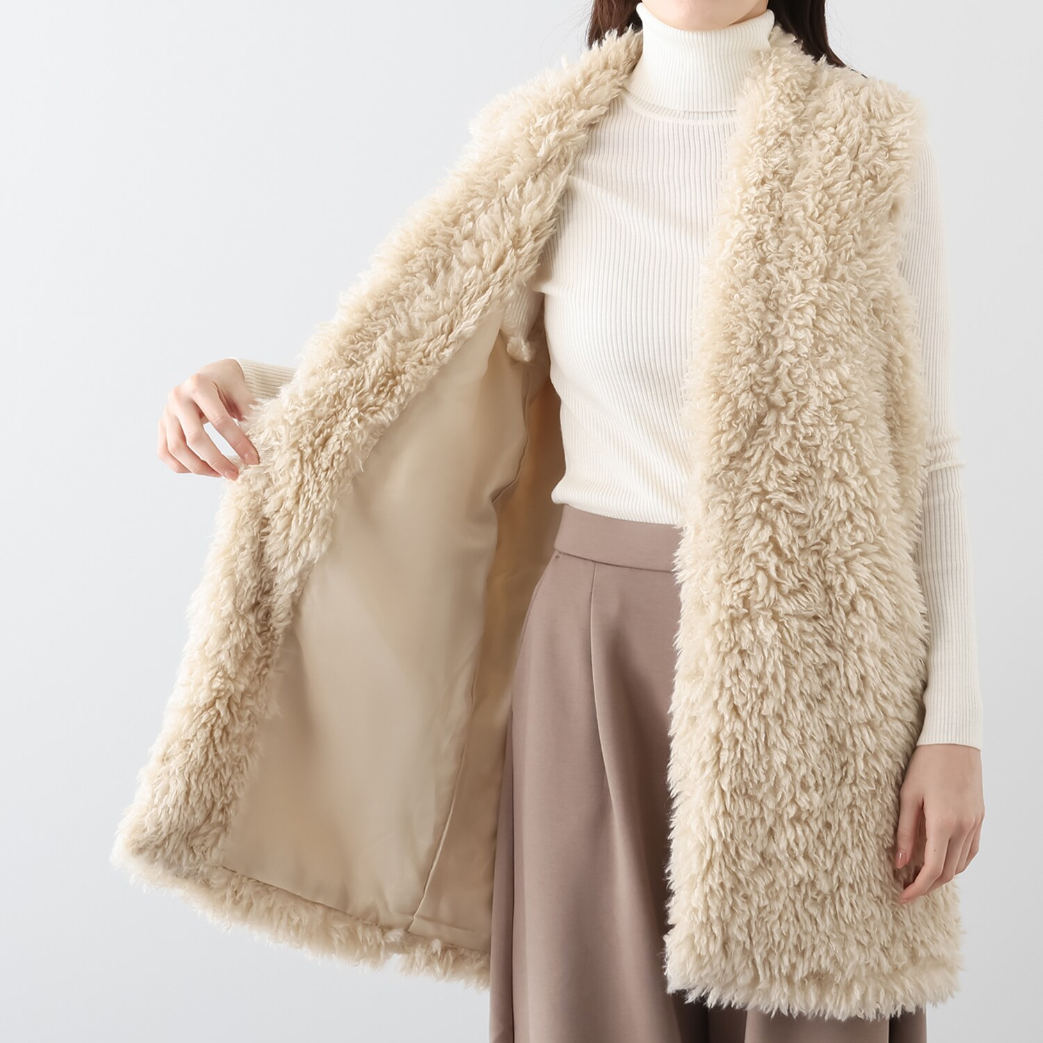 アキ　オザワ ふんわりソフトで ふんわりライト スタイリング華やぐ フィッティーベスト “ＳＥＴＯＫＡ”