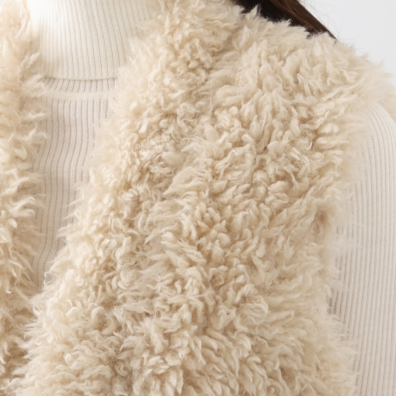 アキ　オザワ ふんわりソフトで ふんわりライト スタイリング華やぐ フィッティーベスト “ＳＥＴＯＫＡ”