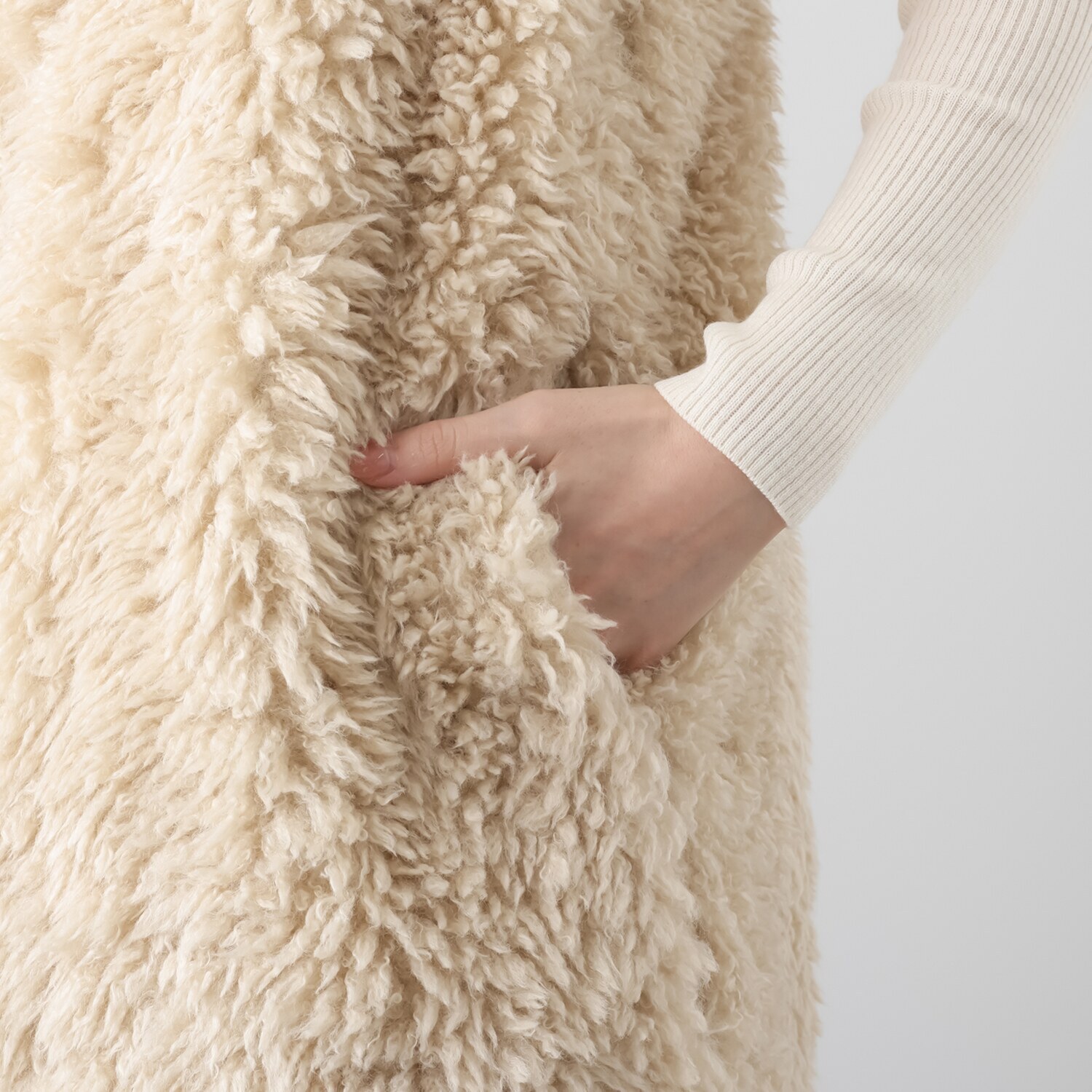 アキ　オザワ ふんわりソフトで ふんわりライト スタイリング華やぐ フィッティーベスト “ＳＥＴＯＫＡ”