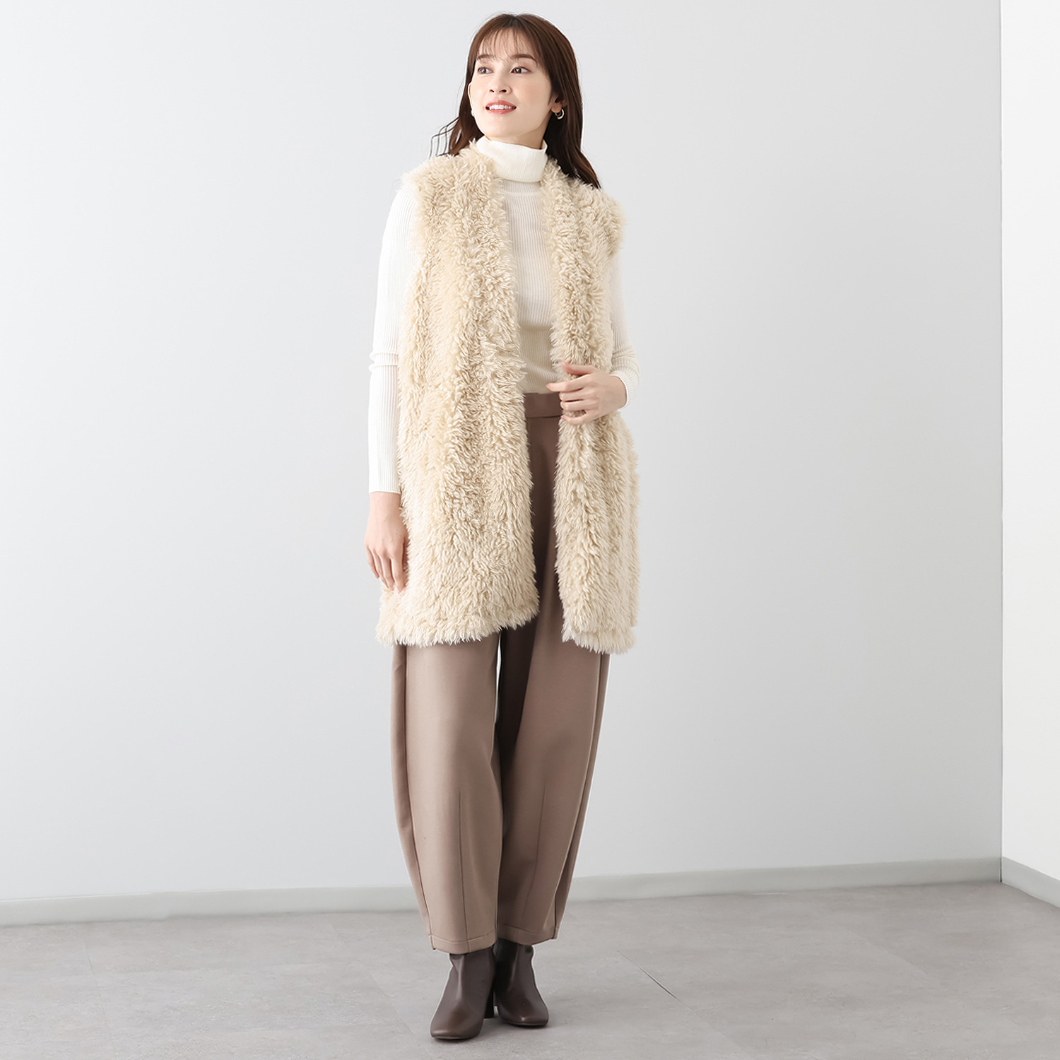 アキ　オザワ ふんわりソフトで ふんわりライト スタイリング華やぐ フィッティーベスト “ＳＥＴＯＫＡ”