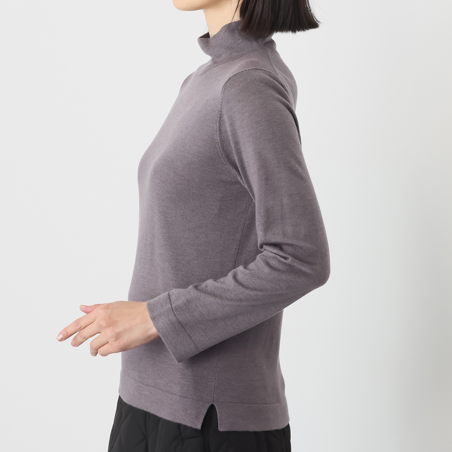 アキ　オザワ 素肌のようにライトに纏う 大人のための 品格ベーシックニット “ＳＯＫＯ”