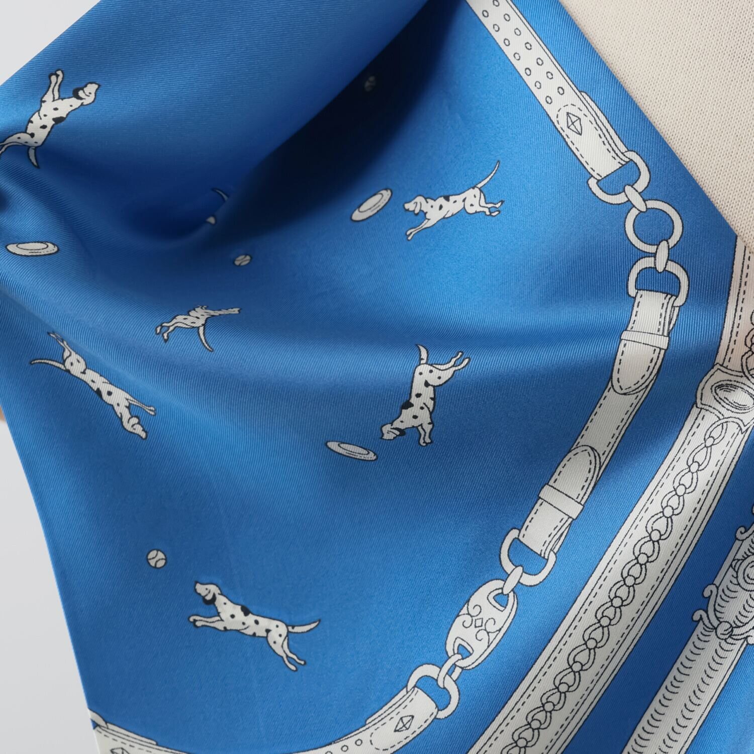 アズイズ　ビーマイセルフ バイ　ネイチャーズ シルク１００％ リバーシブル剣先スカーフ