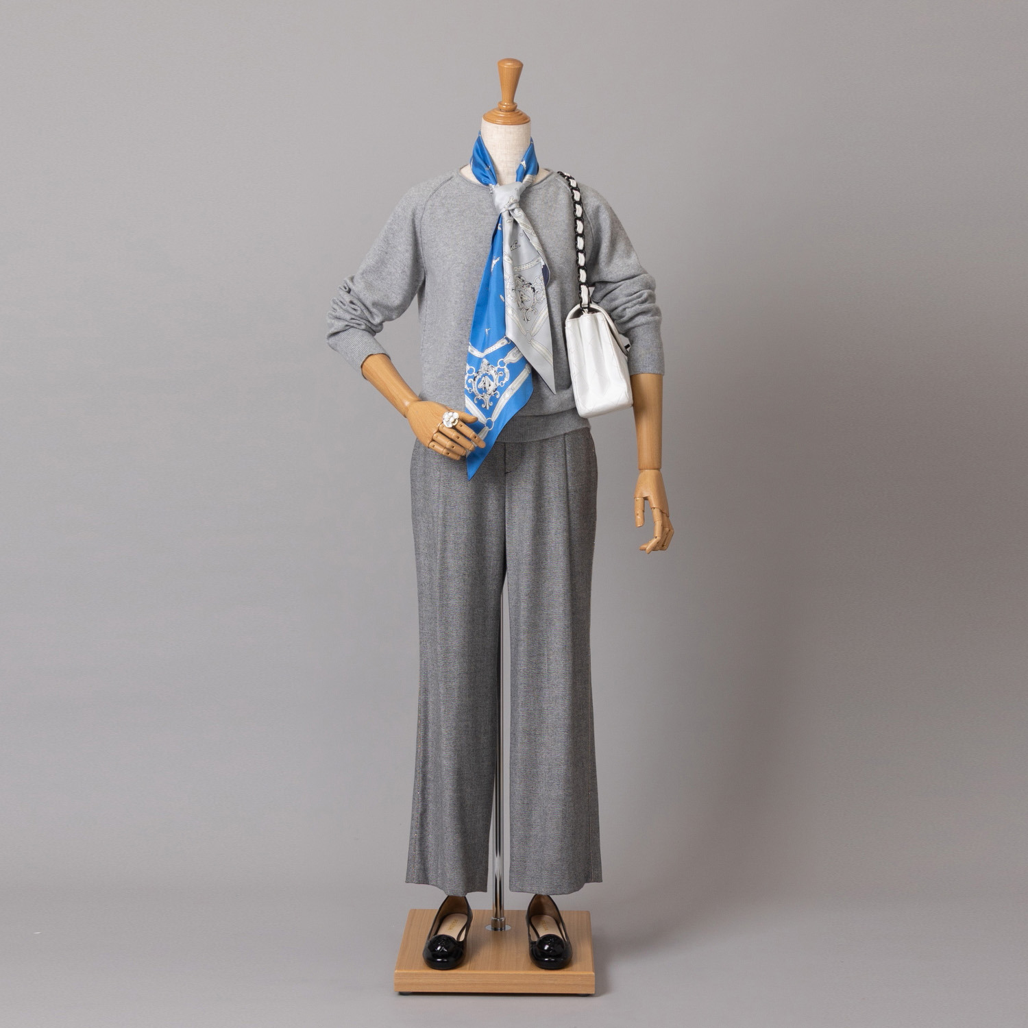 アズイズ　ビーマイセルフ バイ　ネイチャーズ シルク１００％ リバーシブル剣先スカーフ