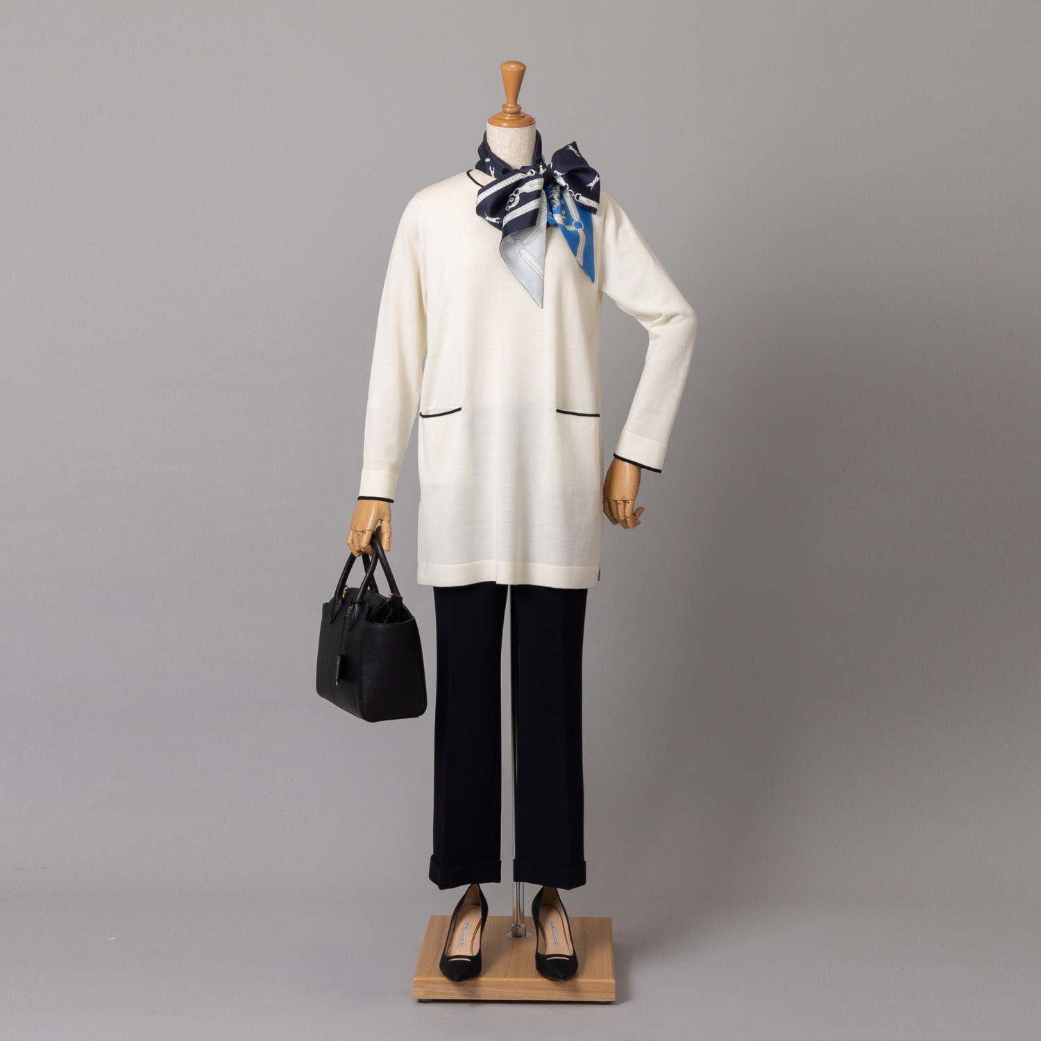 アズイズ　ビーマイセルフ バイ　ネイチャーズ シルク１００％ リバーシブル剣先スカーフ