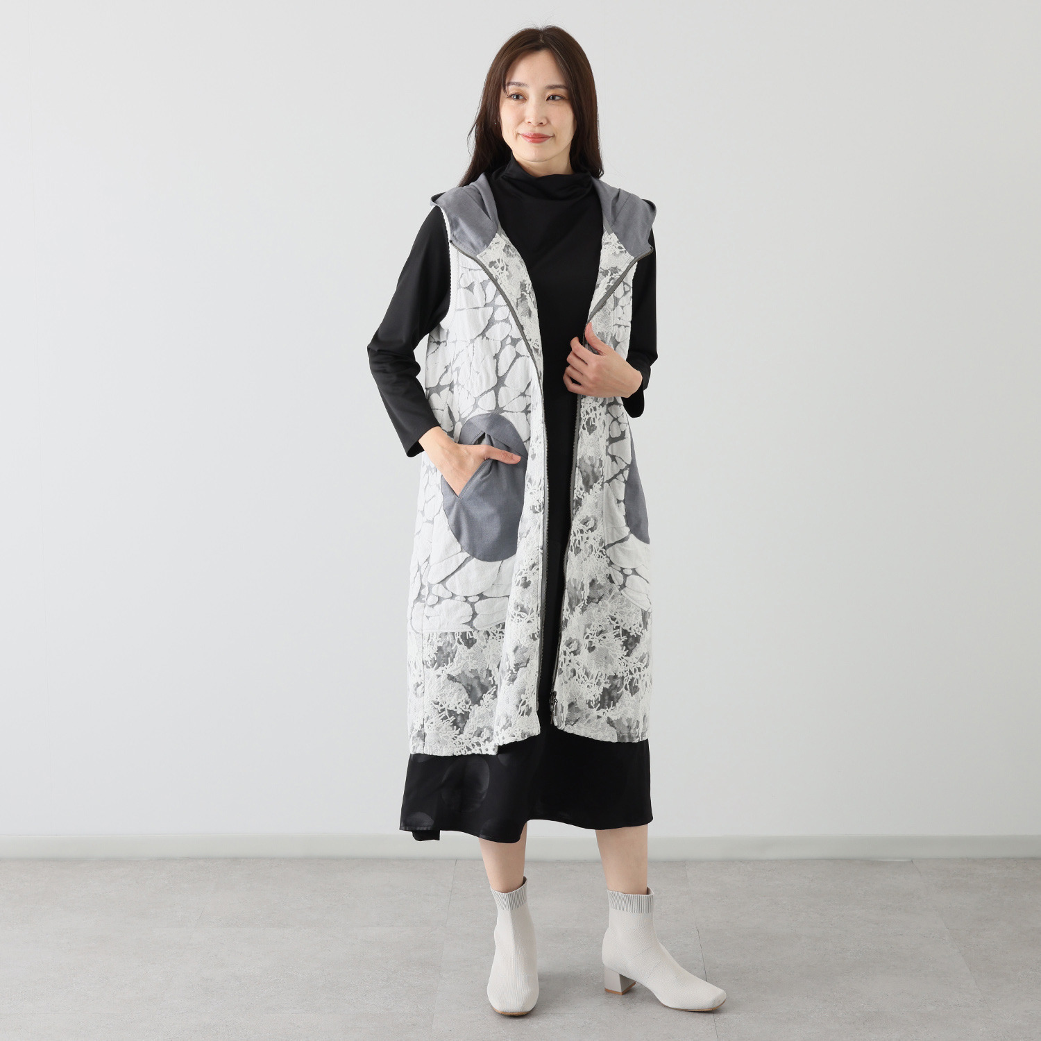 ヨシヨシ 異素材使い フード付 デザインロングジレ