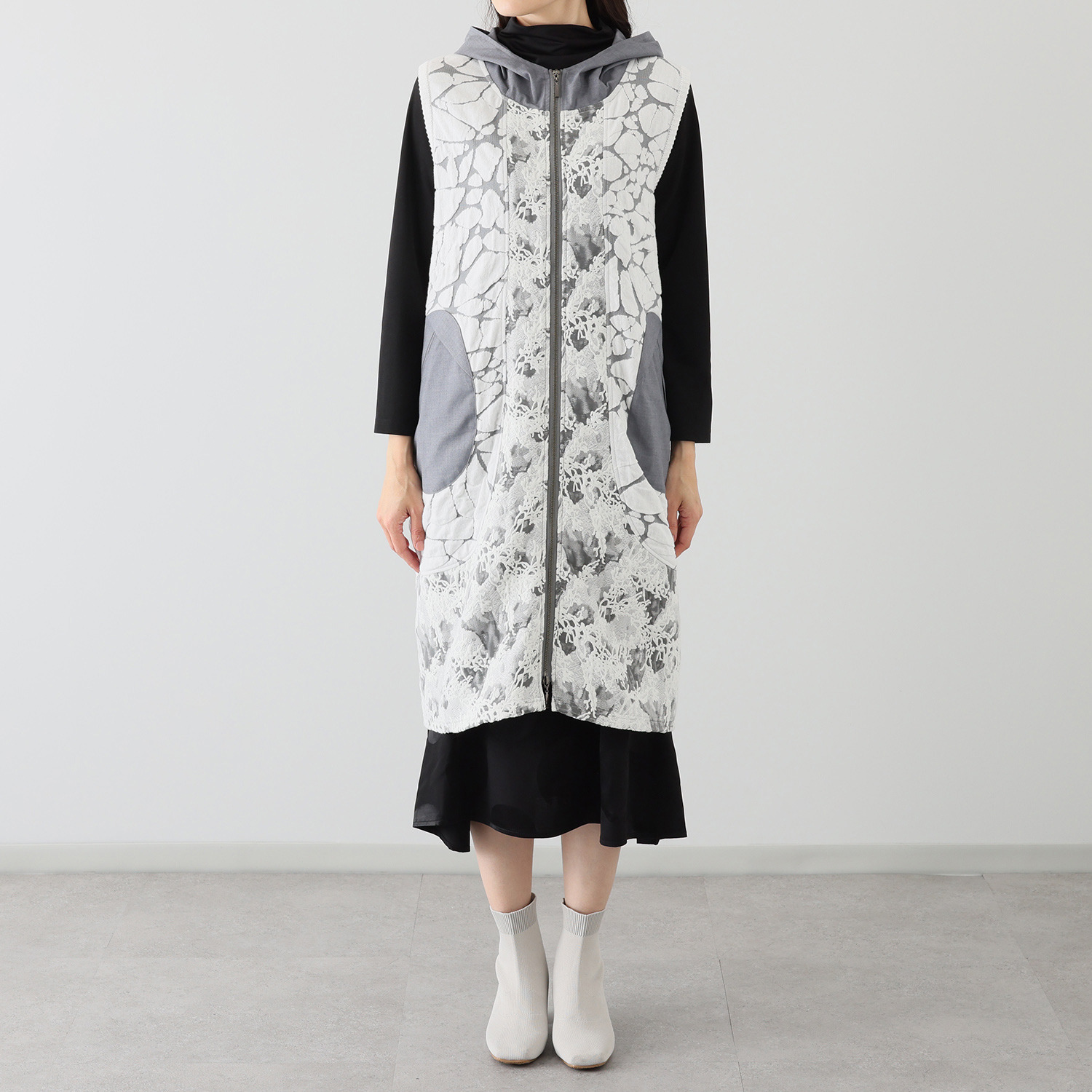 ヨシヨシ 異素材使い フード付 デザインロングジレ