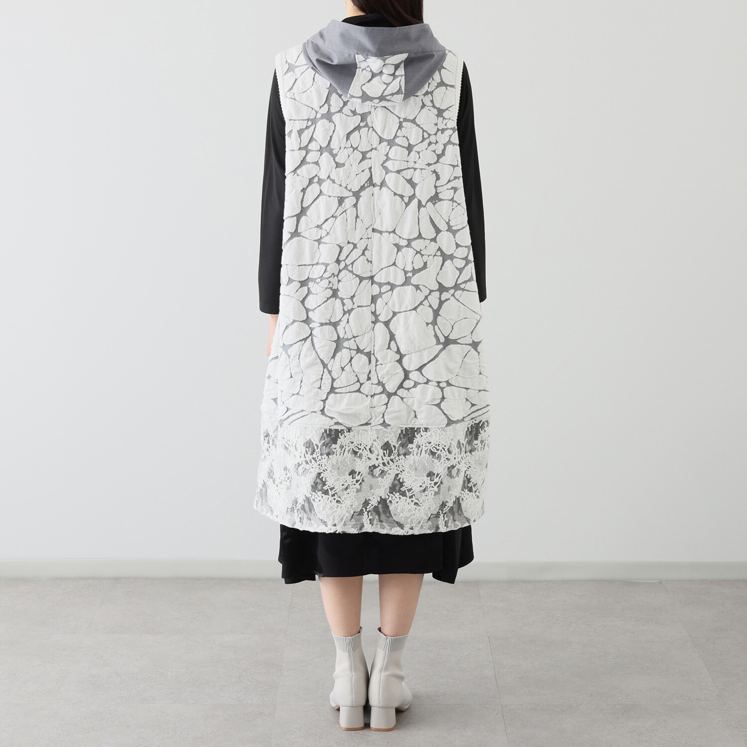 ヨシヨシ 異素材使い フード付 デザインロングジレ