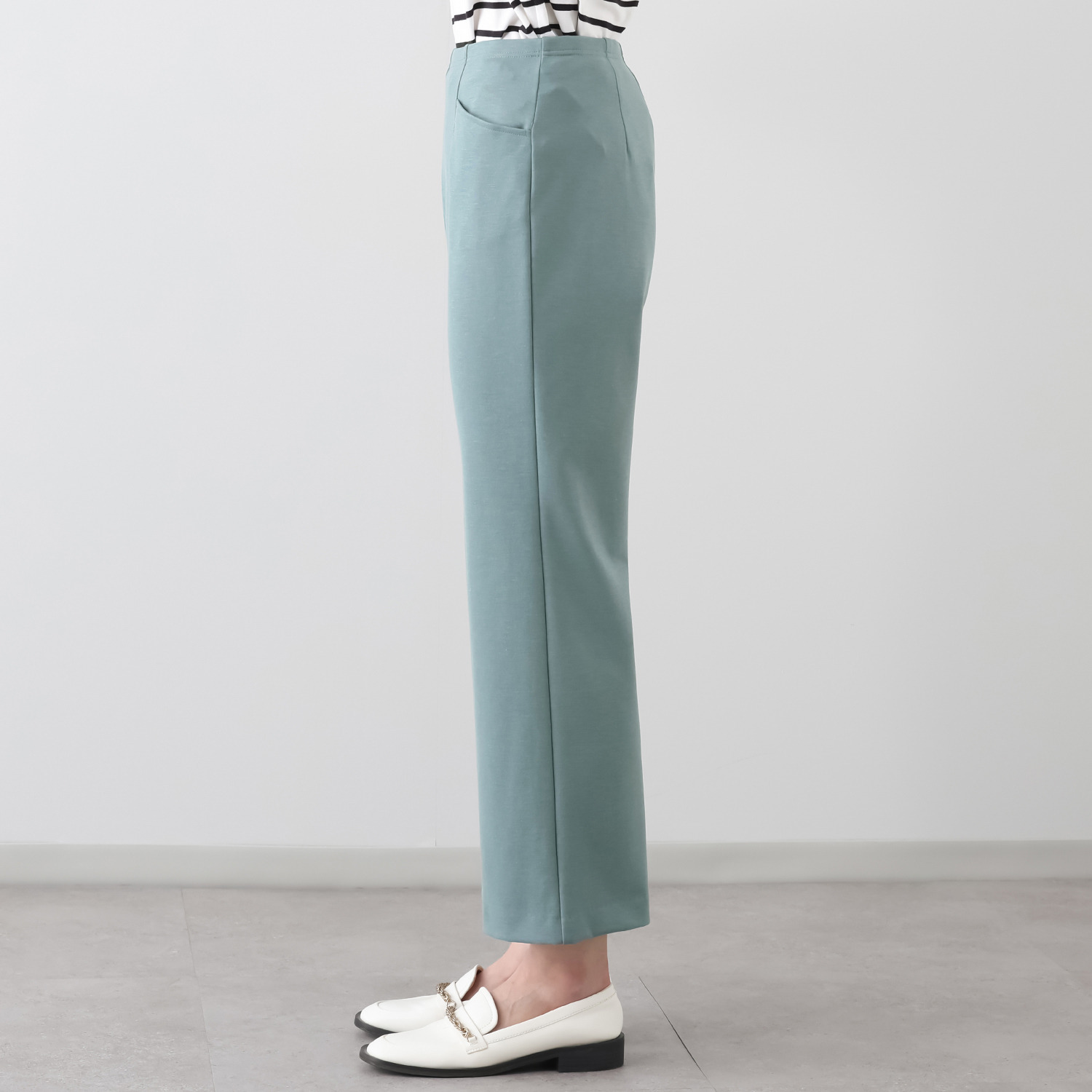 上質ごこち 吸湿発熱 プレミアム雅山（Ｒ） セミフレアーパンツ ＜股下６４ｃｍ＞