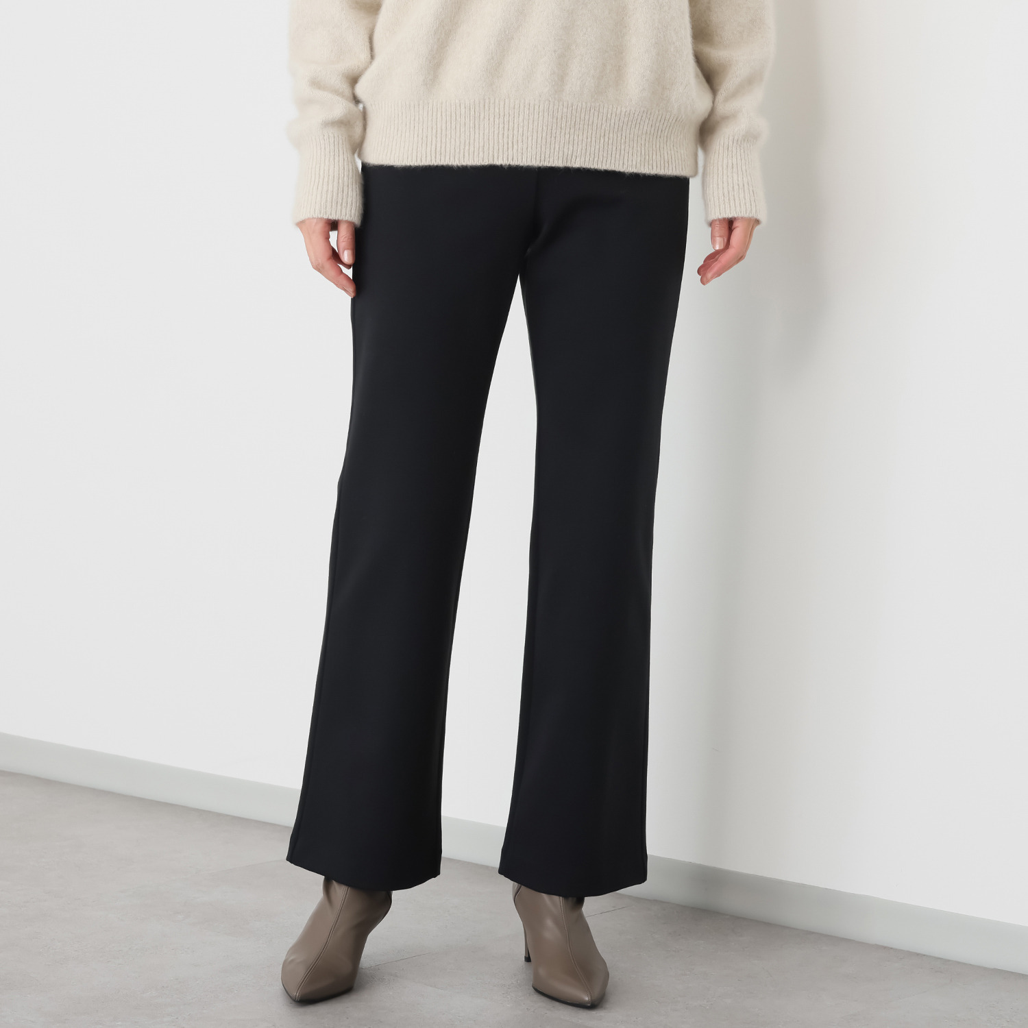 上質ごこち 吸湿発熱 プレミアム雅山（Ｒ） セミフレアーパンツ ＜股下７２ｃｍ＞