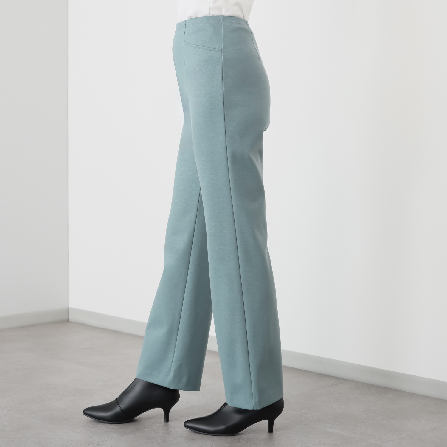 上質ごこち 吸湿発熱 プレミアム雅山（Ｒ） セミフレアーパンツ ＜股下７２ｃｍ＞