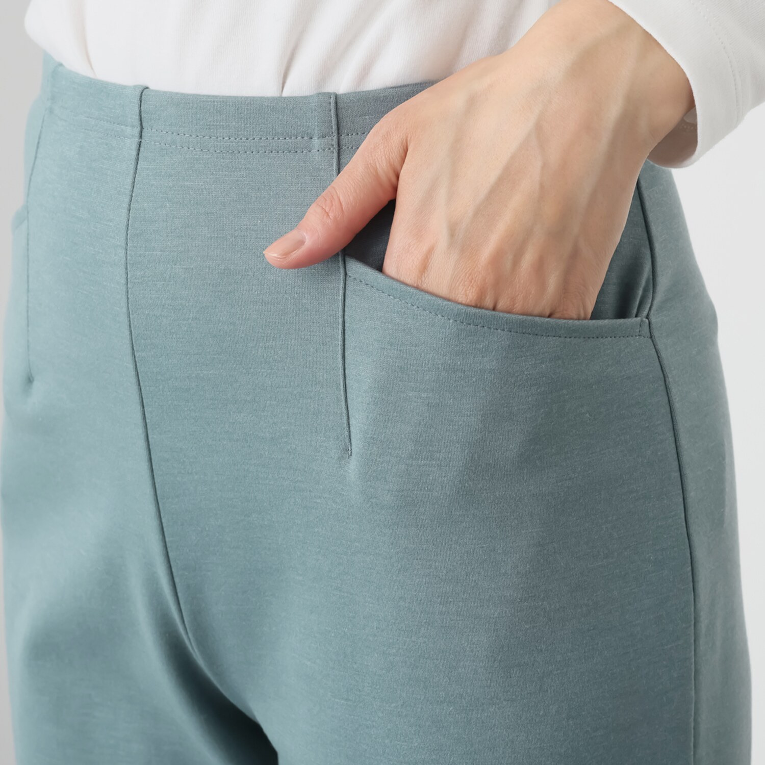 上質ごこち 吸湿発熱 プレミアム雅山（Ｒ） セミフレアーパンツ ＜股下７２ｃｍ＞