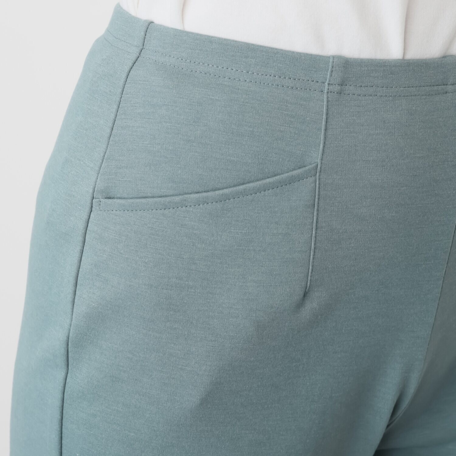 上質ごこち 吸湿発熱 プレミアム雅山（Ｒ） セミフレアーパンツ ＜股下７２ｃｍ＞